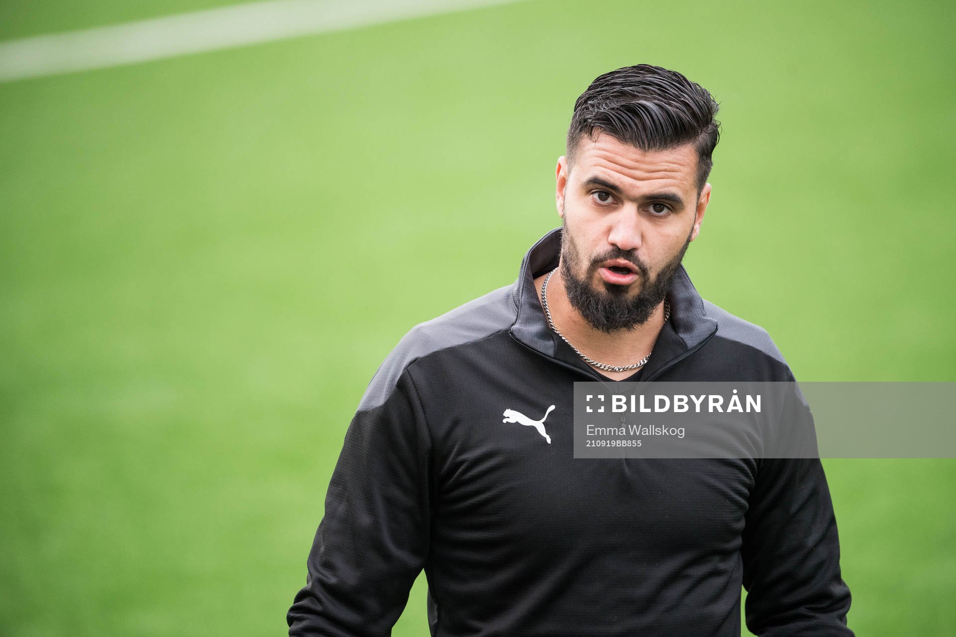 Assyriskas tränare Ghassan Heamed innan fotbollsmatchen i Ettan norra mellan Sandviken och Assyriska FF den 19 september 2021 i Sandviken. 
