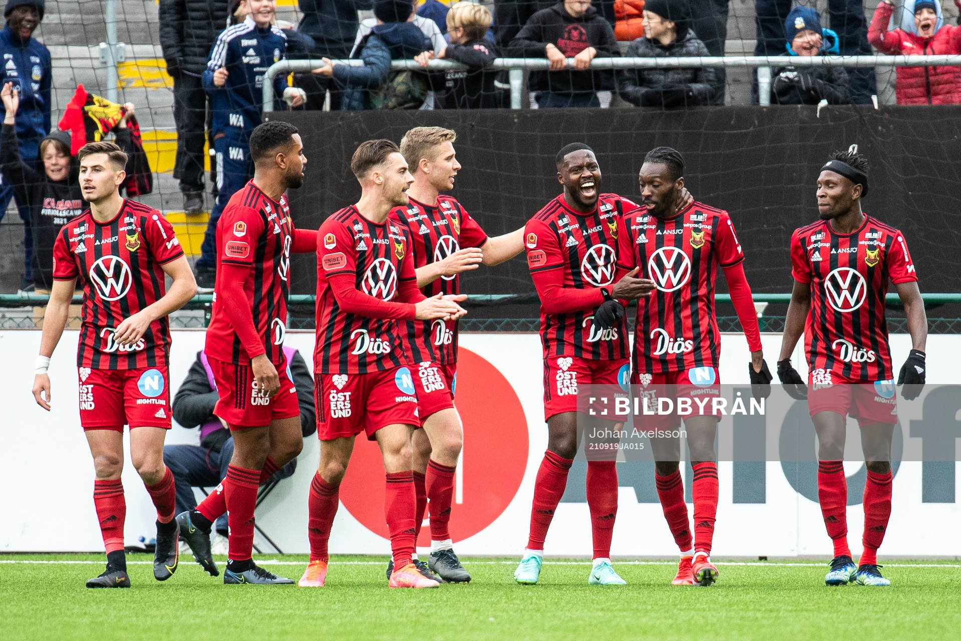 Östersunds Blair Turgott jublar med lagkamrater
