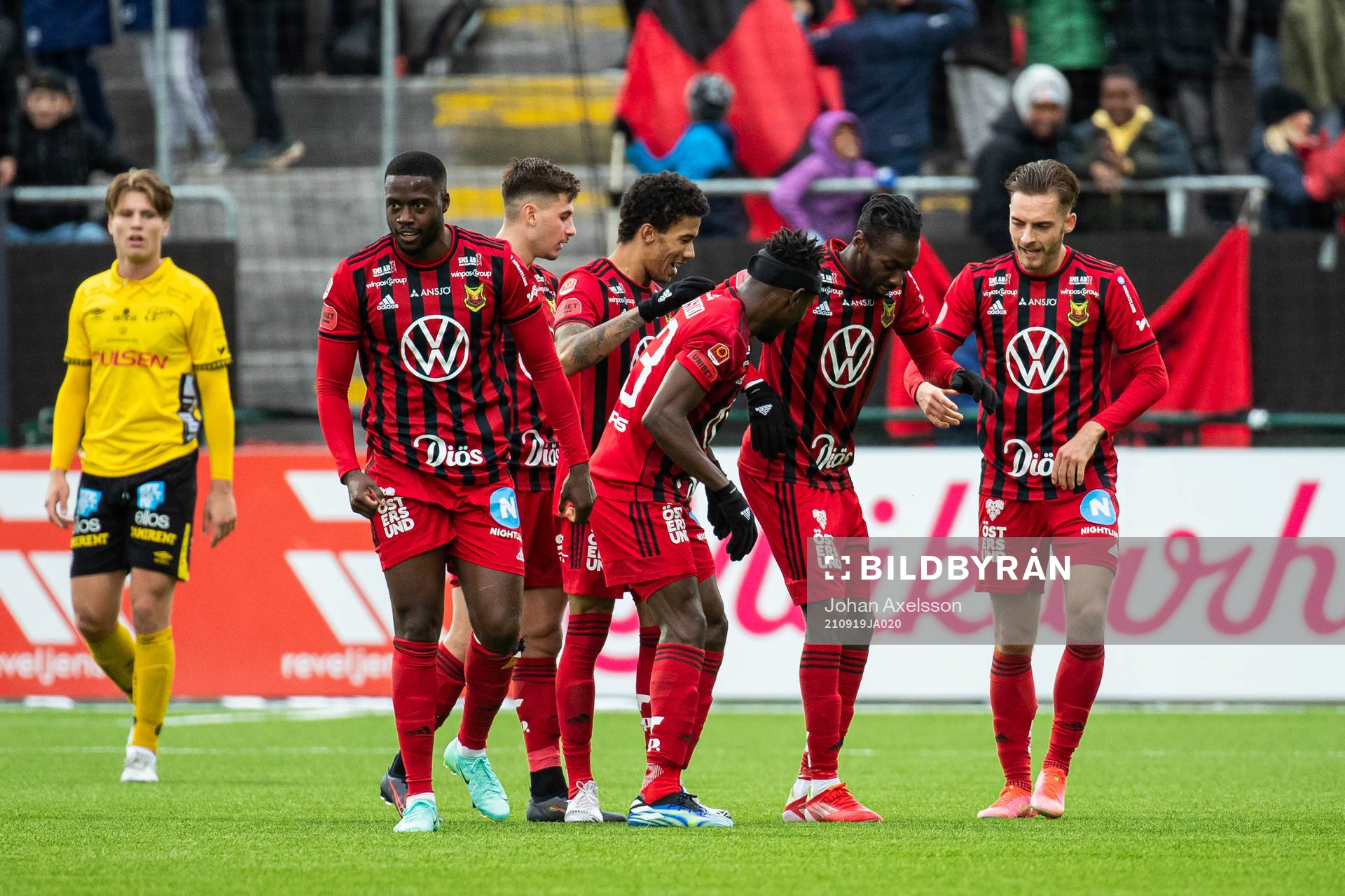 Östersunds Blair Turgott jublar med lagkamrater
