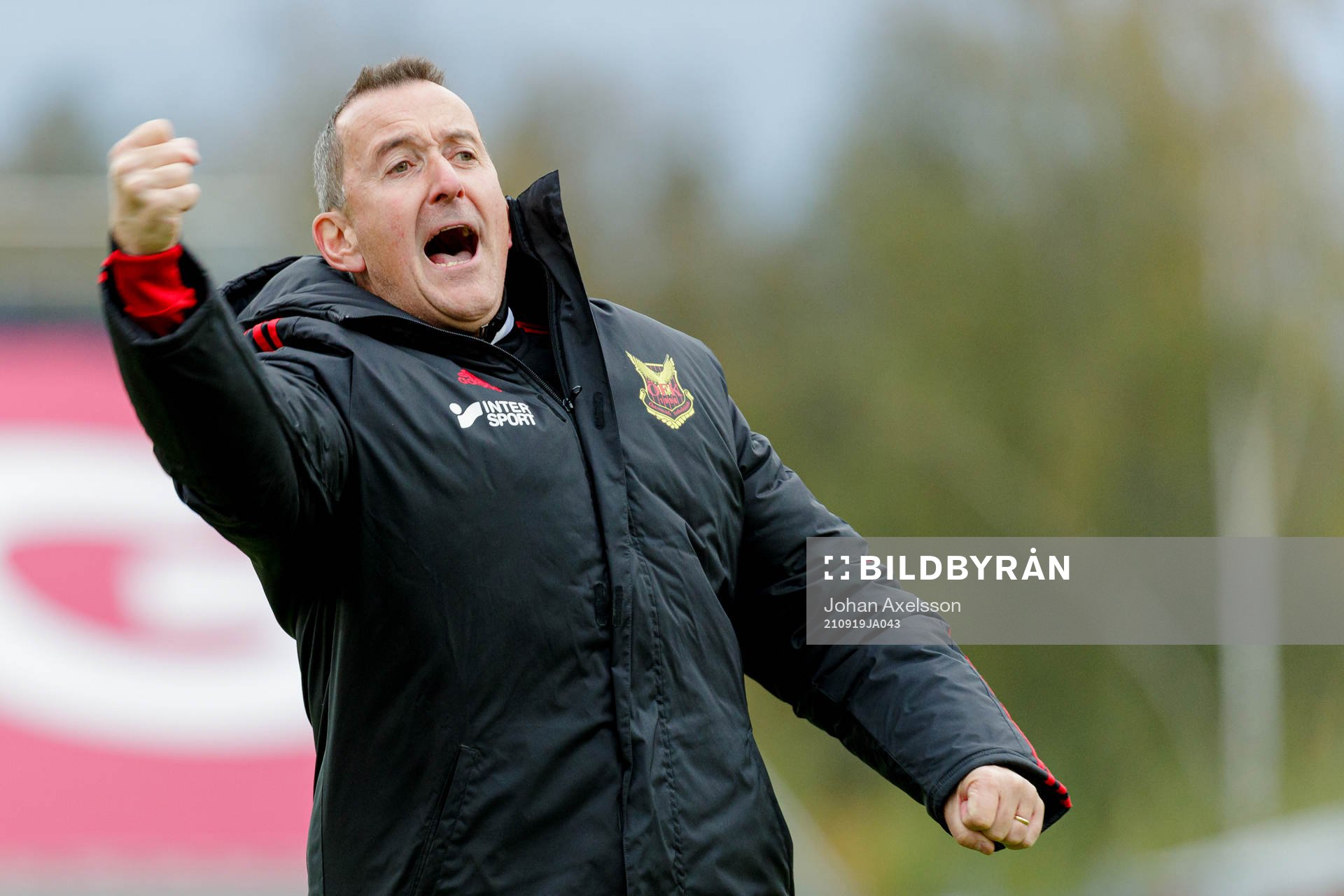 Östersunds tränare Per Joar Hansen jublar