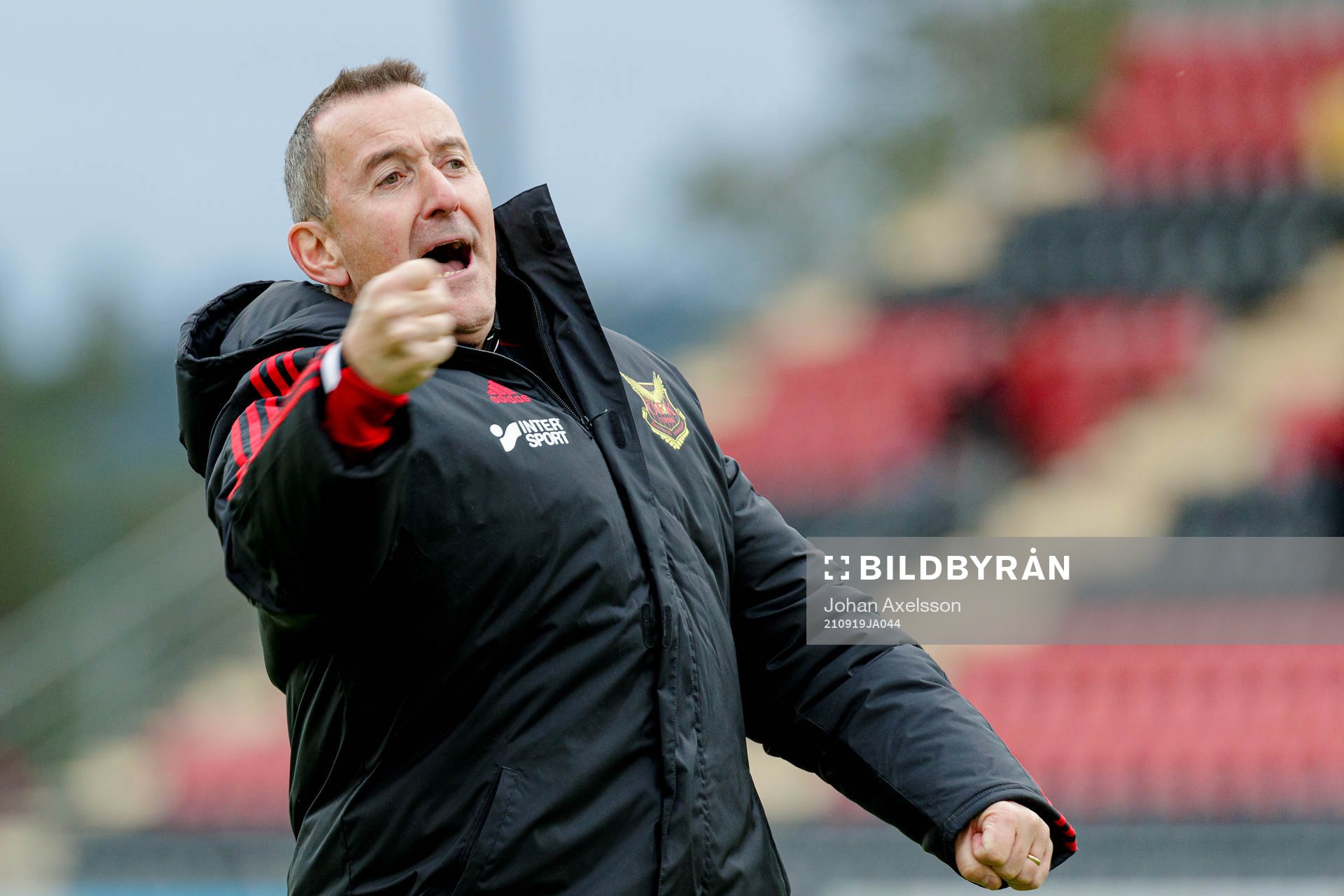 Östersunds tränare Per Joar Hansen jublar