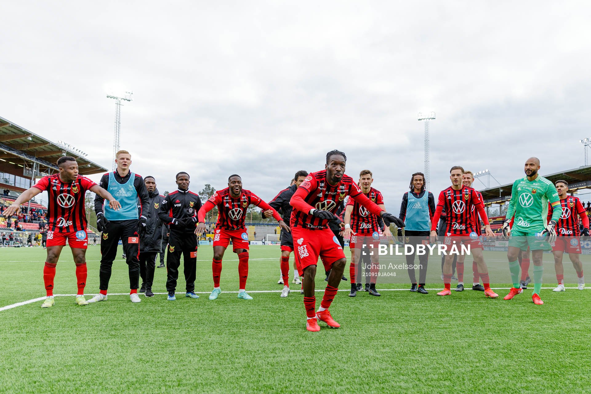 Östersunds Blair Turgott jublar med publiken
