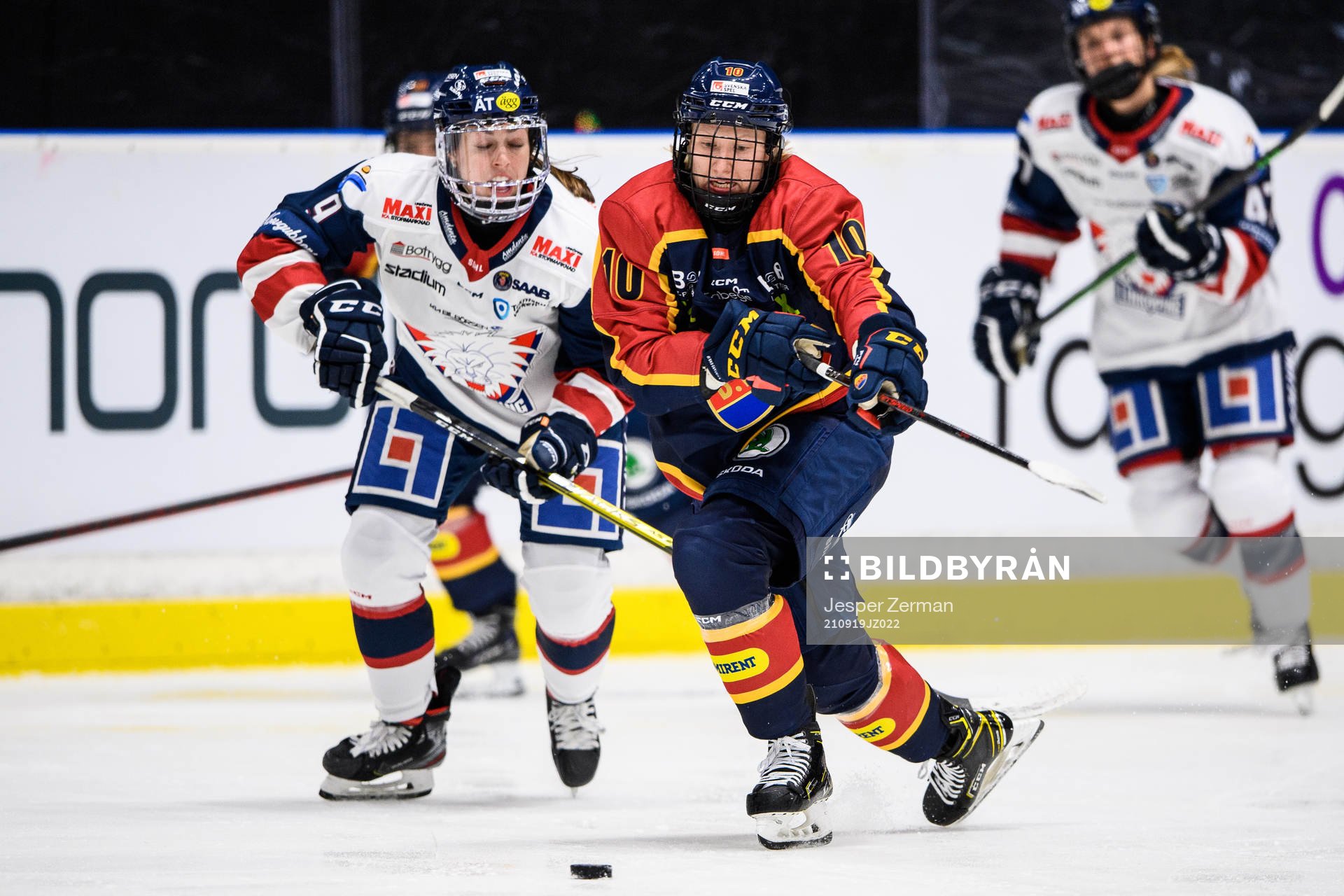 Linköpings Olivia Zafuto och Djurgårdens Hannah Miller