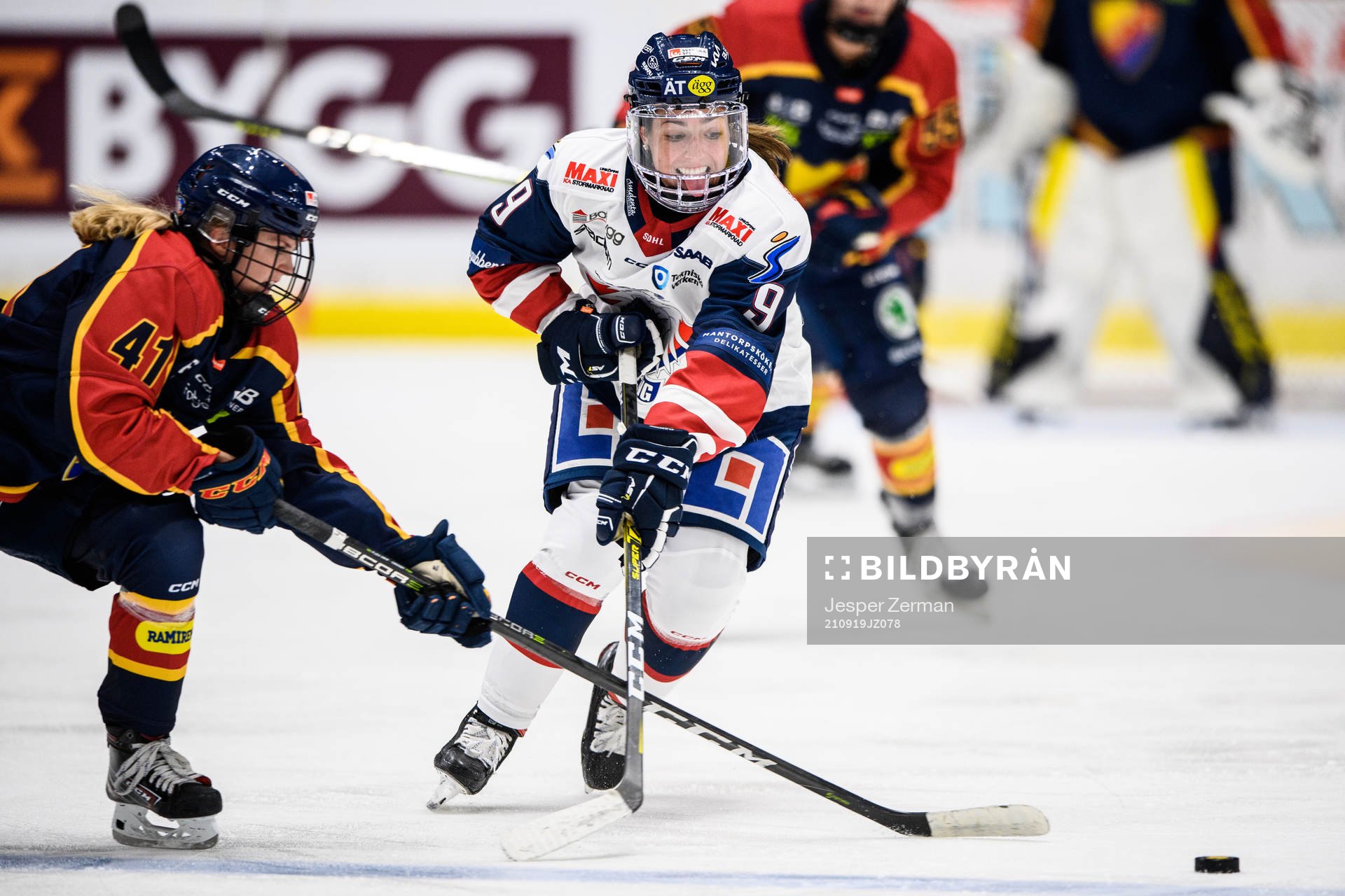 Djurgårdens Sofie Lundin och Linköpings Olivia Zafuto