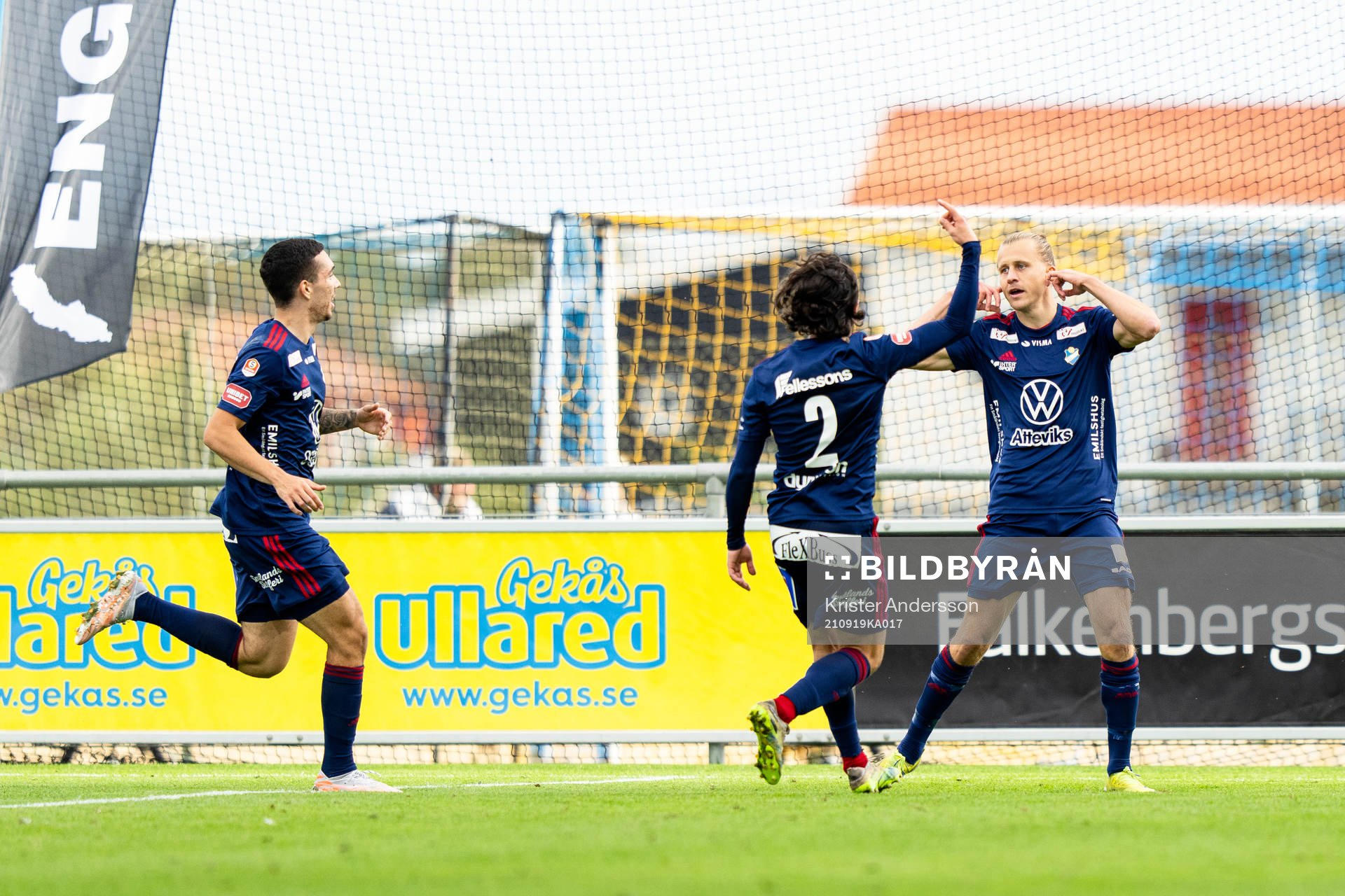 Östers Jesper Jonasson Westermark jublar