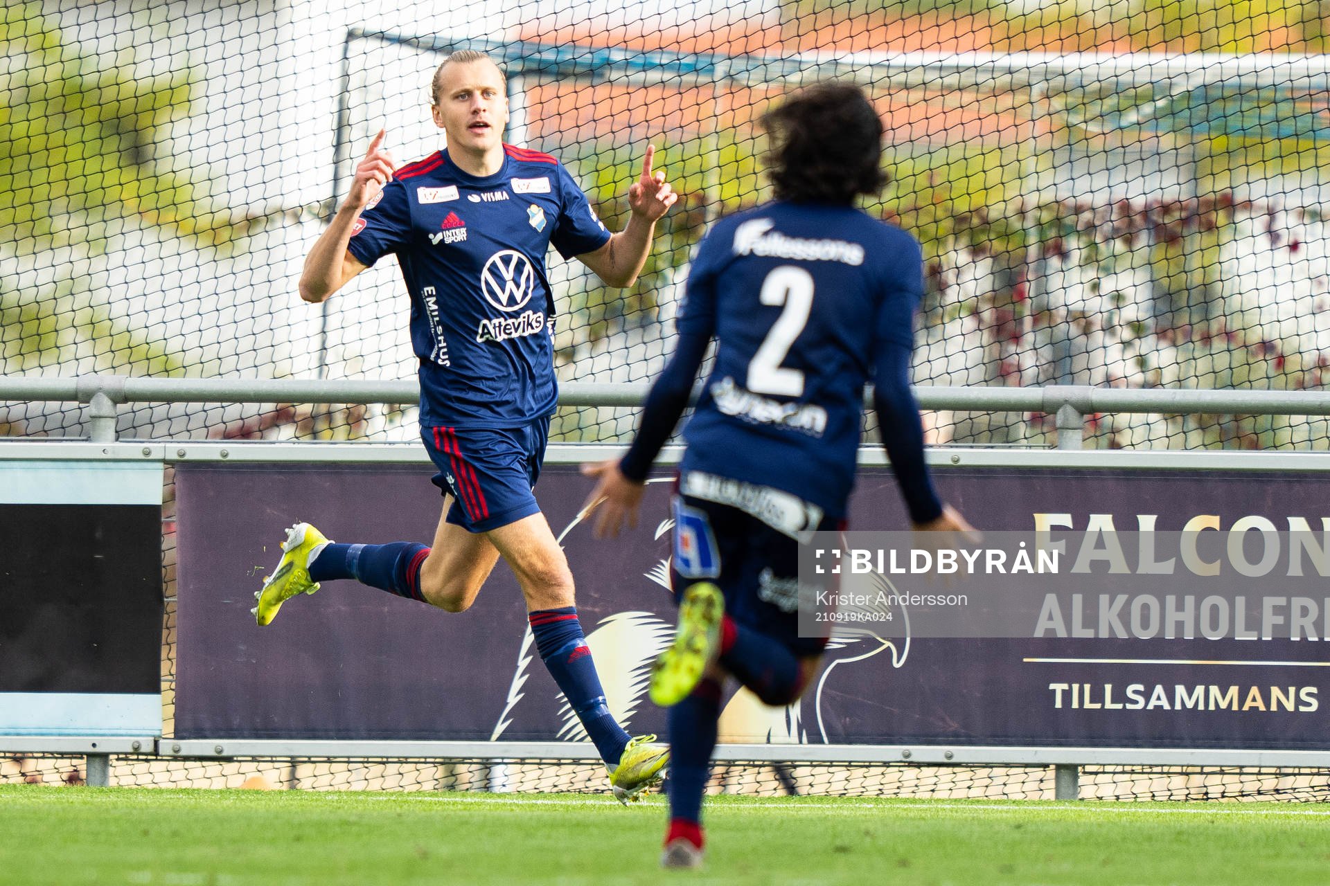 Östers Jesper Jonasson Westermark jublar efter 0-1 under fotbollsmatchen i Superettan mellan Falkenberg och Öster den 19 september 2021 i Falkenberg.