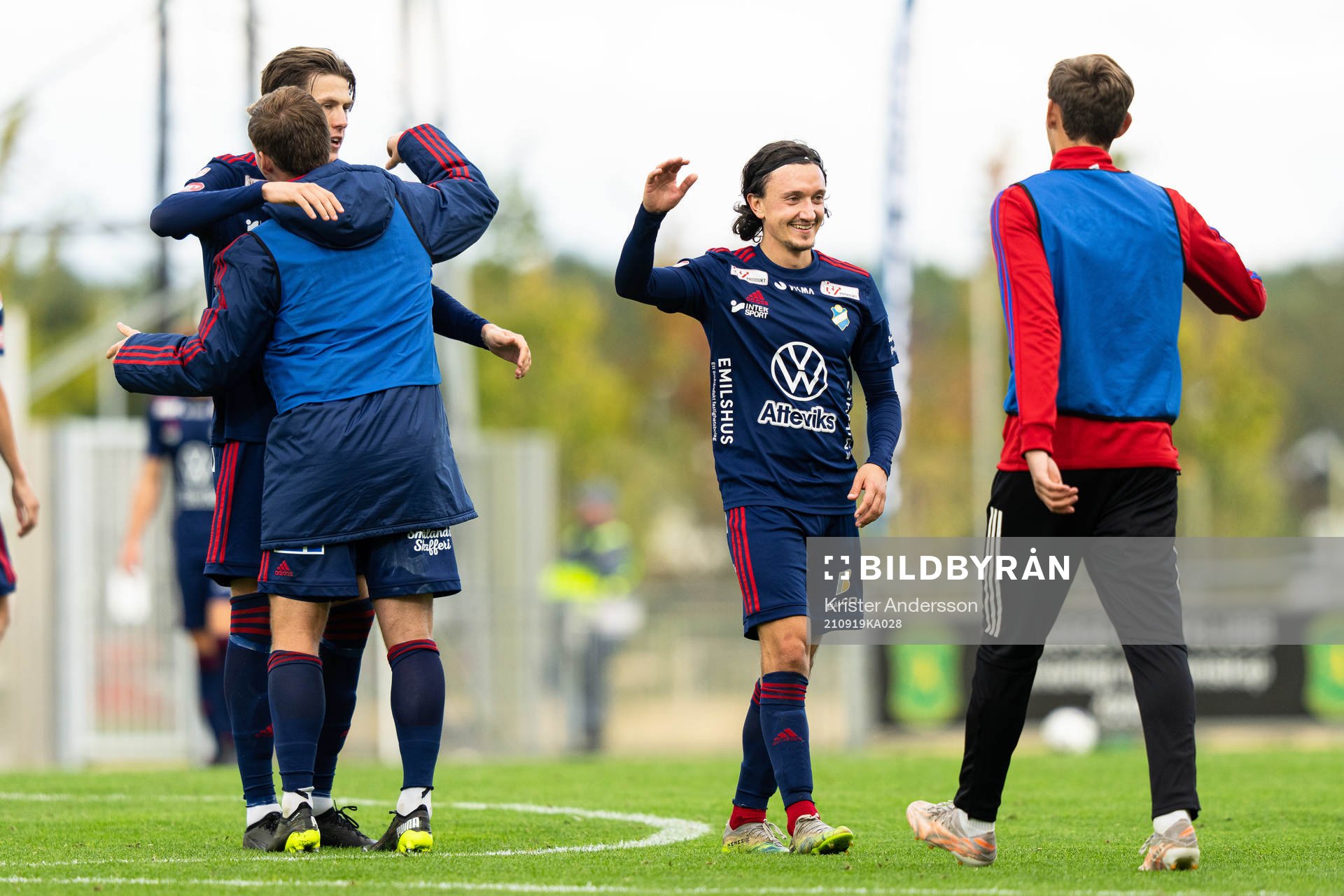 Östers spelare jublar efter fotbollsmatchen i Superettan mellan Falkenberg och Öster den 19 september 2021 i Falkenberg. 