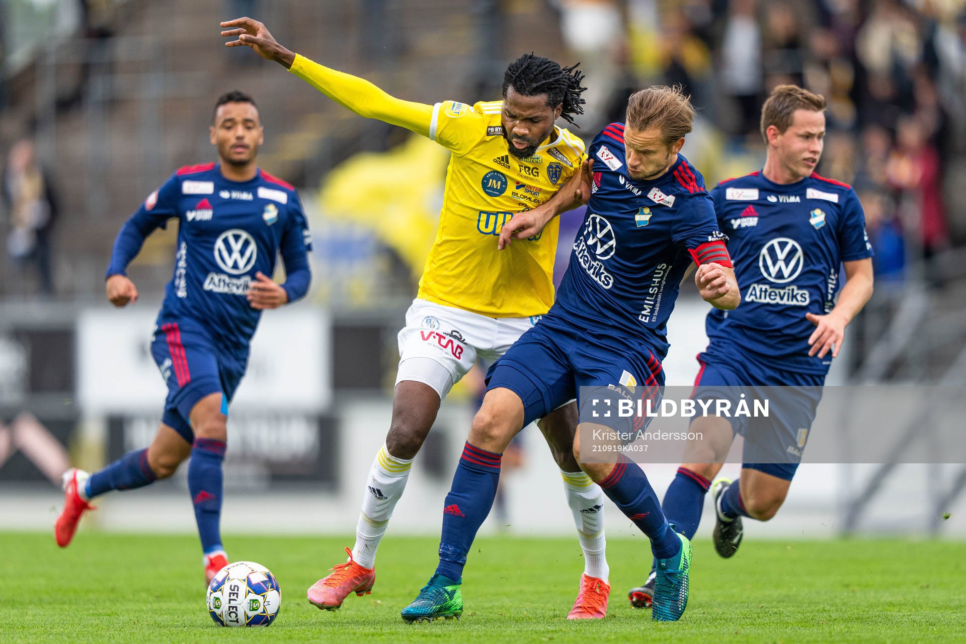 Falkenbergs Kwame Kizito och Östers Månz Berg