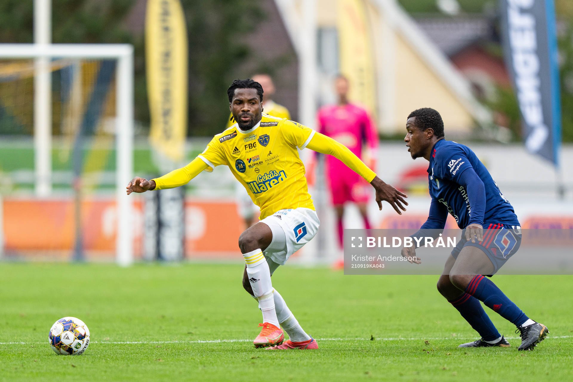 Falkenbergs Kwame Kizito och Östers Manasse Kusu