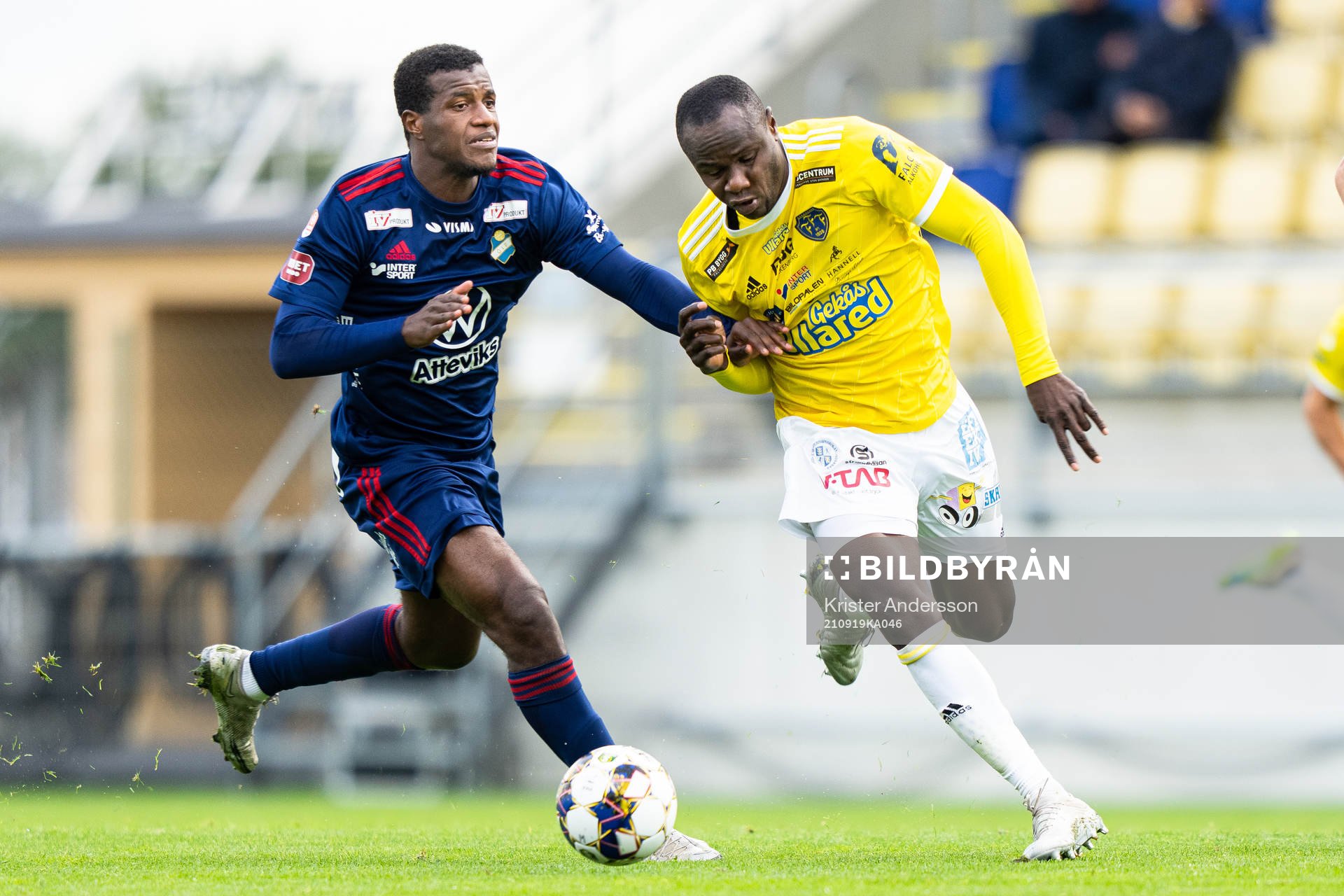 Östers Manasse Kusu och Falkenbergs Nsima Peter