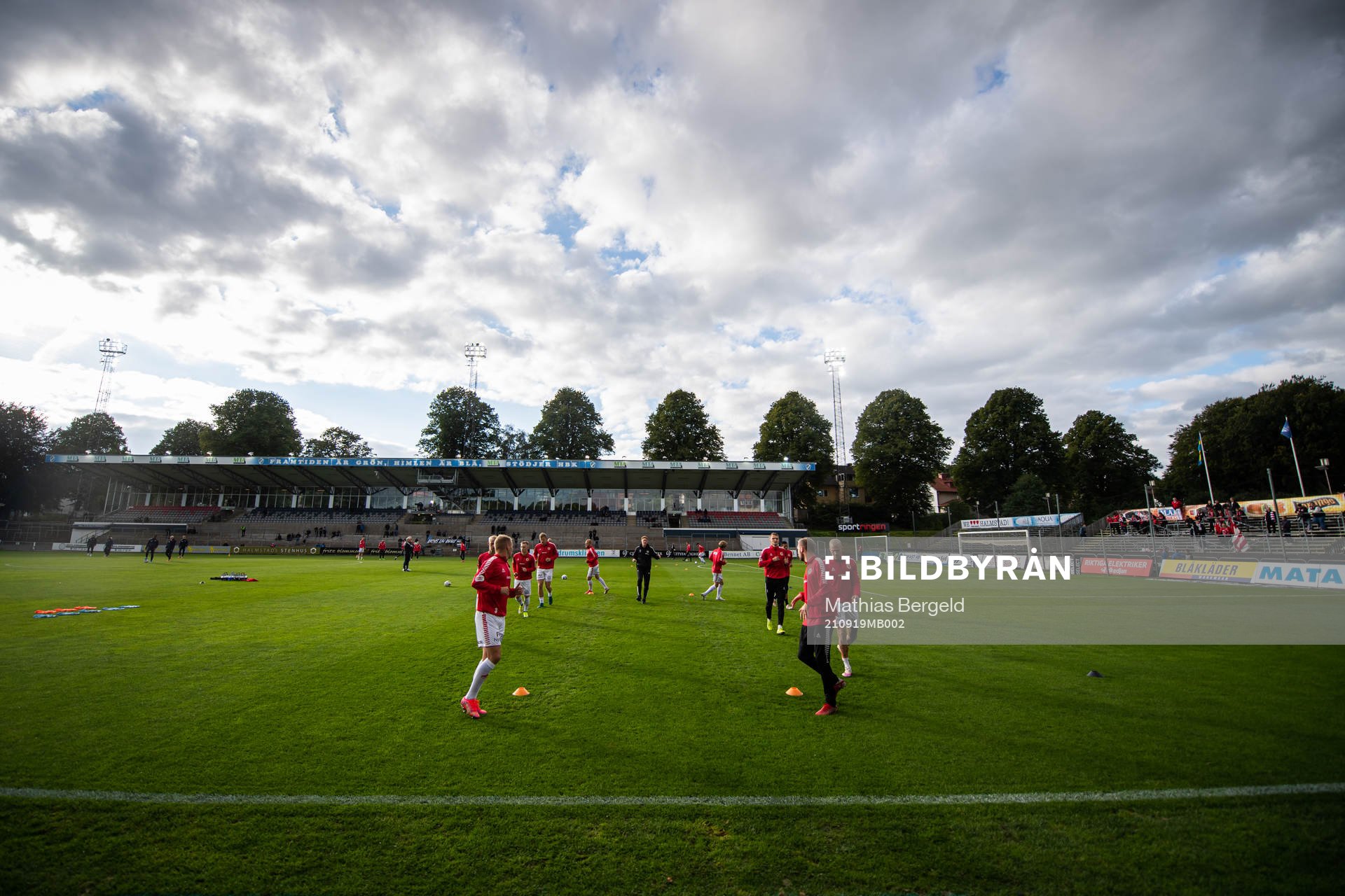 Kalmars spelare värmer upp
