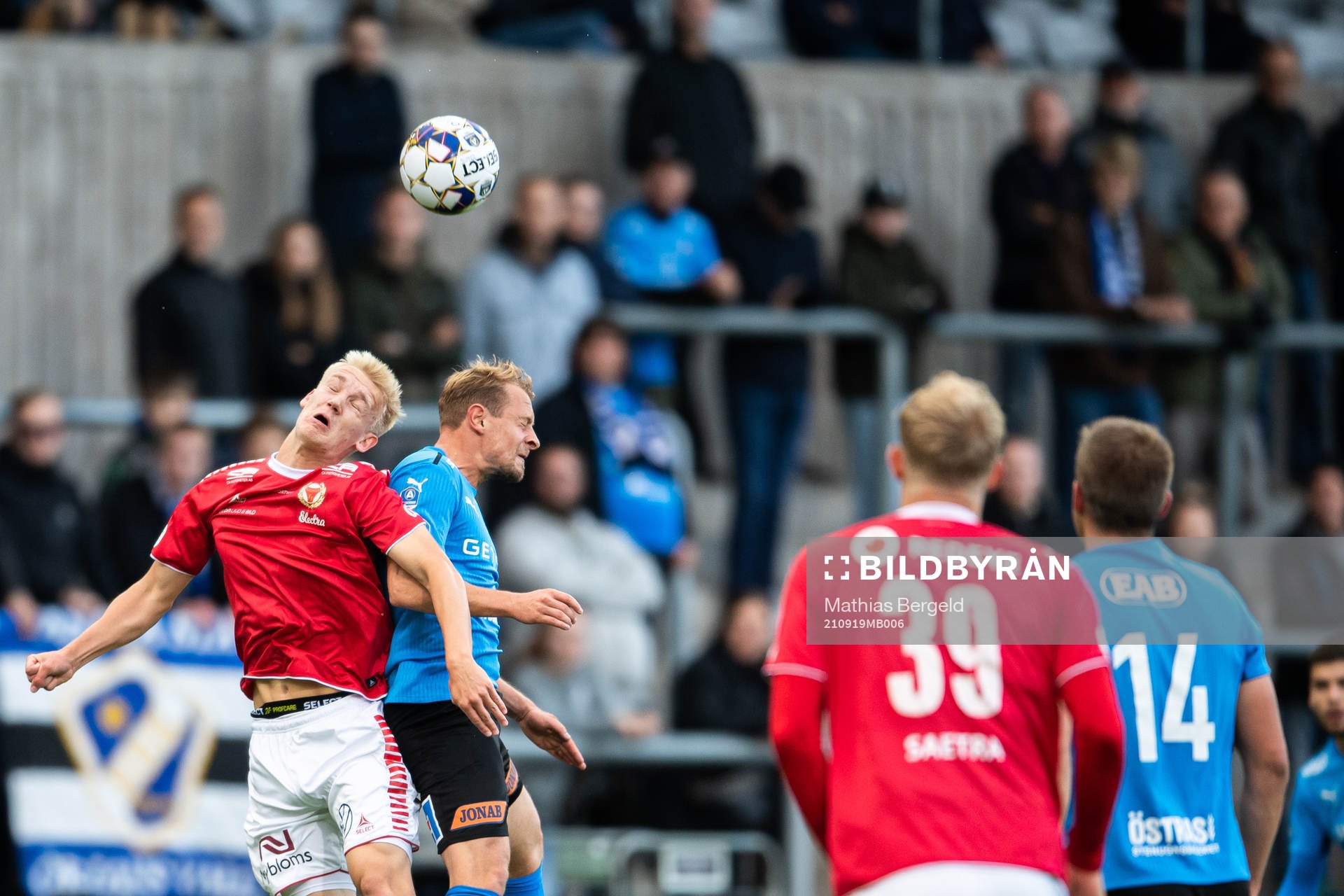 Kalmars Carl Gustafsson och Halmstads Joel Allansson
