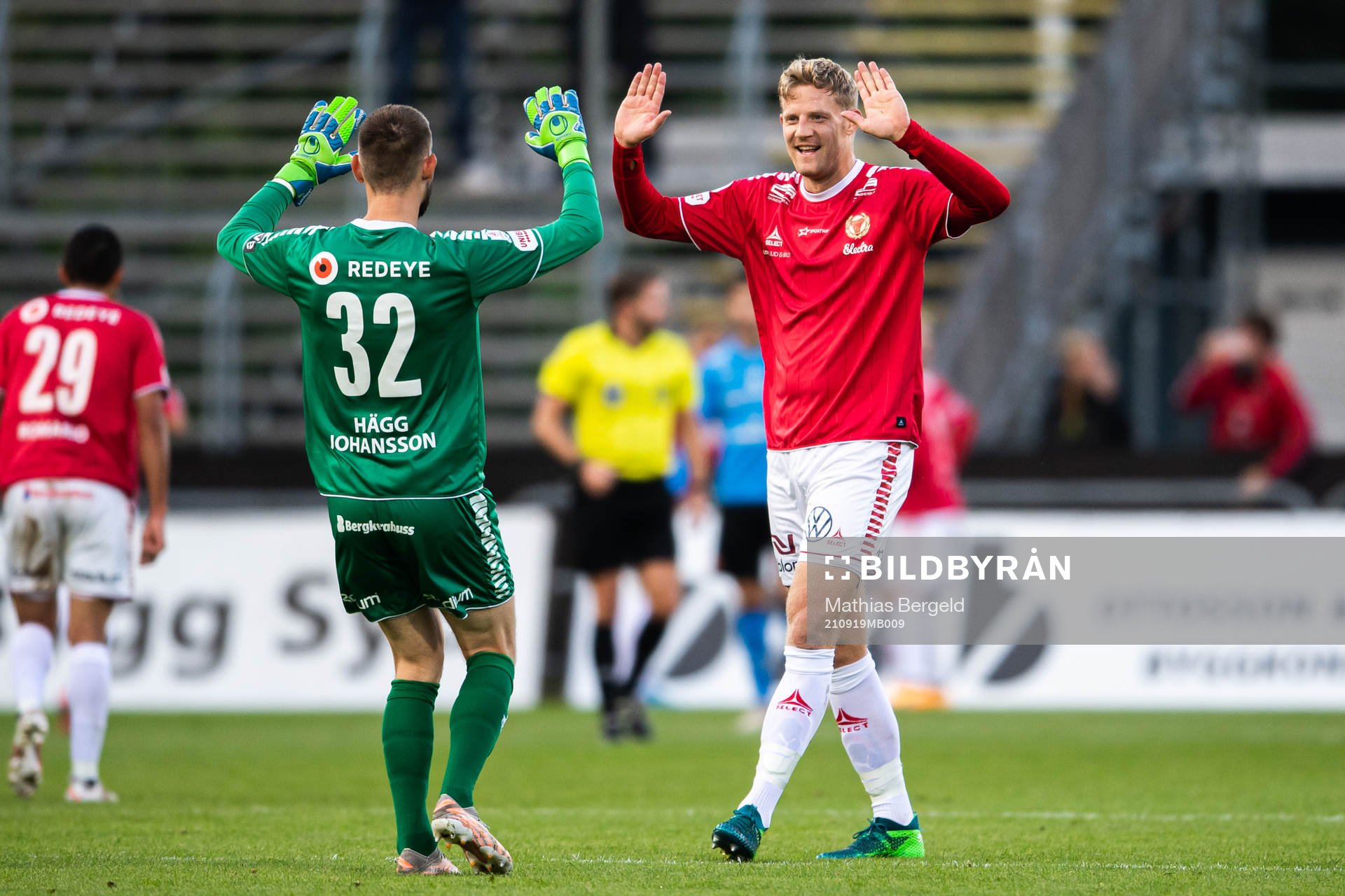 Kalmars målvakt Lucas Hägg Johansson och Isak Jansson