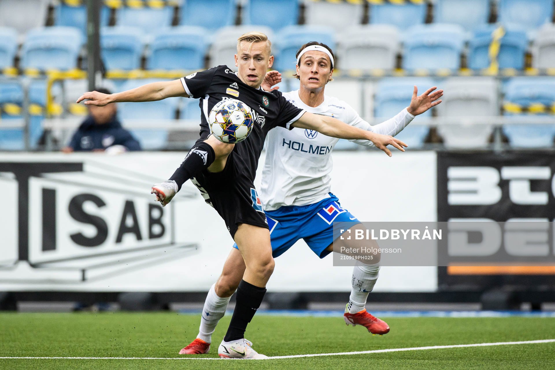 Örebros David Seger och IFK Norrköpings Jonathan Levi