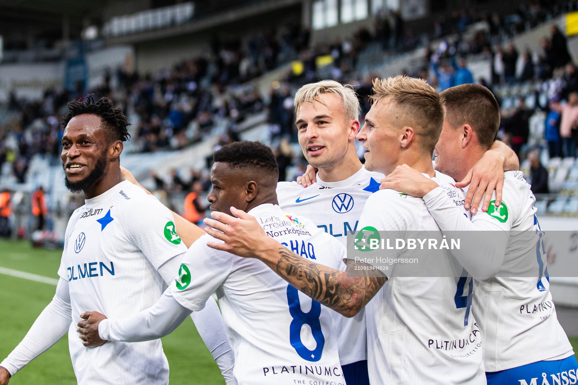 IFK Norrköpings Henrik Castegren jublar med lagkamrater efter 3-0 under fotbollsmatchen i Allsvenskan mellan IFK Norrköping och Örebro den 19 september 2021 i Norrköping.