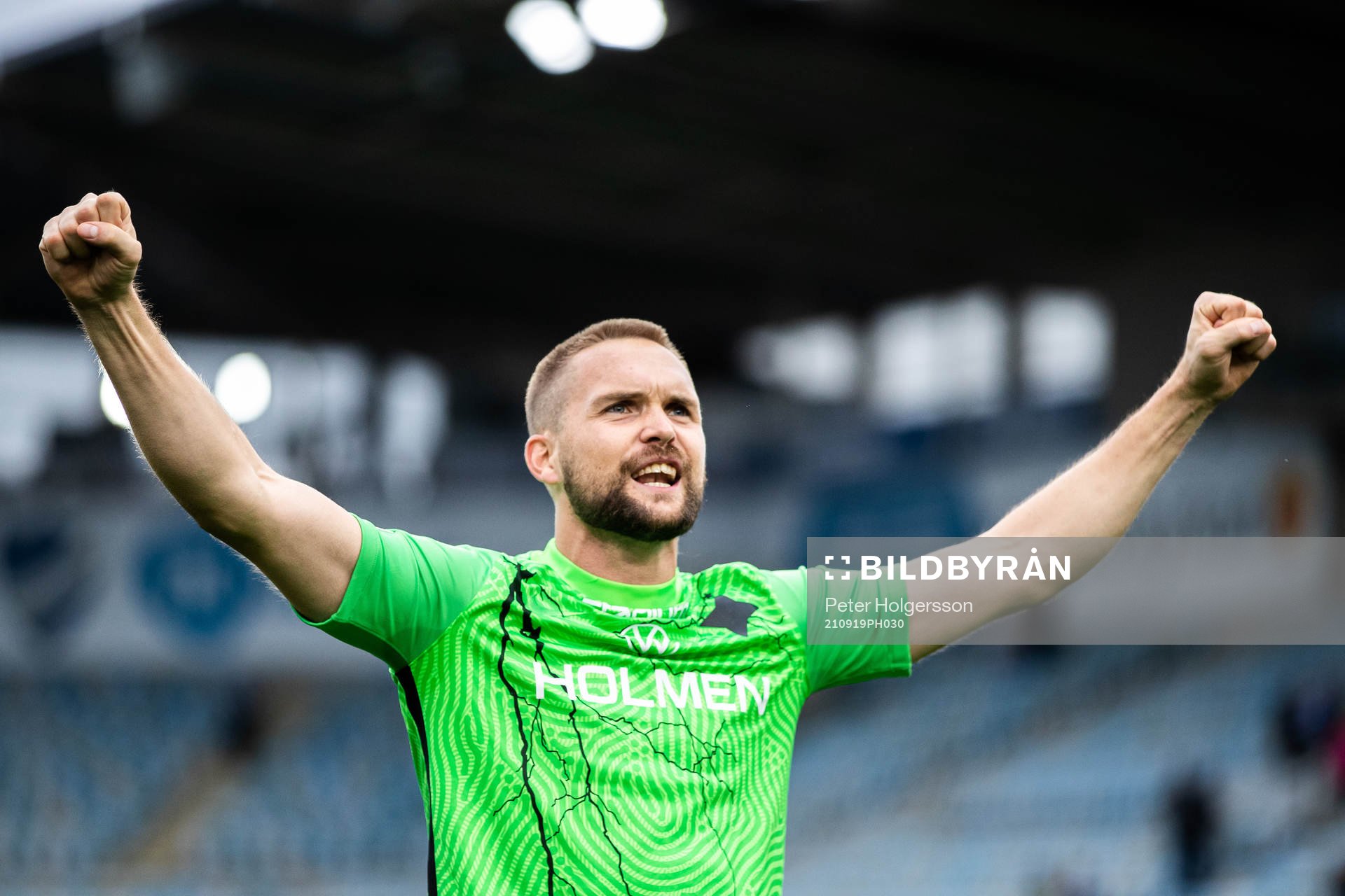 IFK Norrköpings målvakt Oscar Jansson jublar