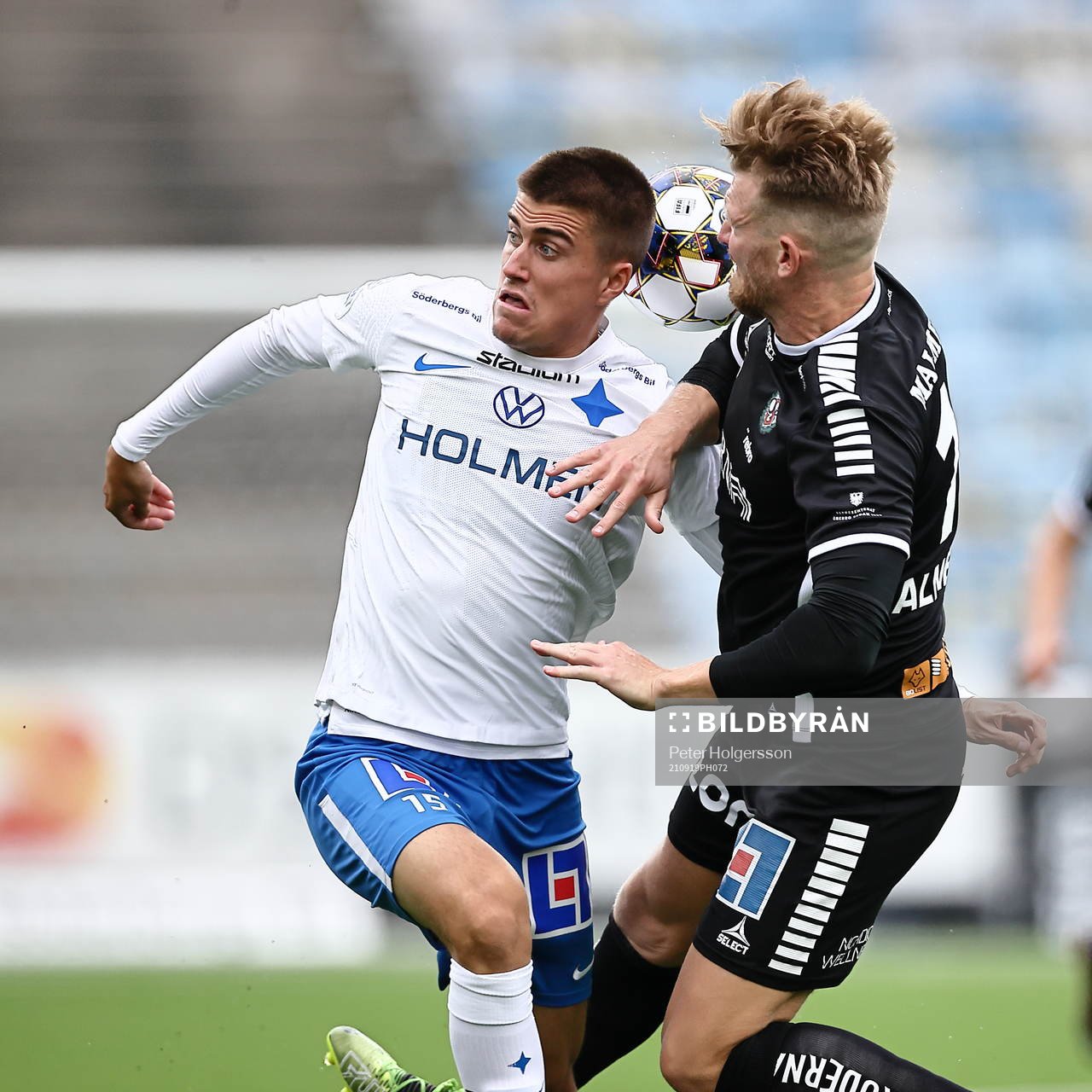 IFK Norrköpings Carl Björk nder fotbollsmatchen i