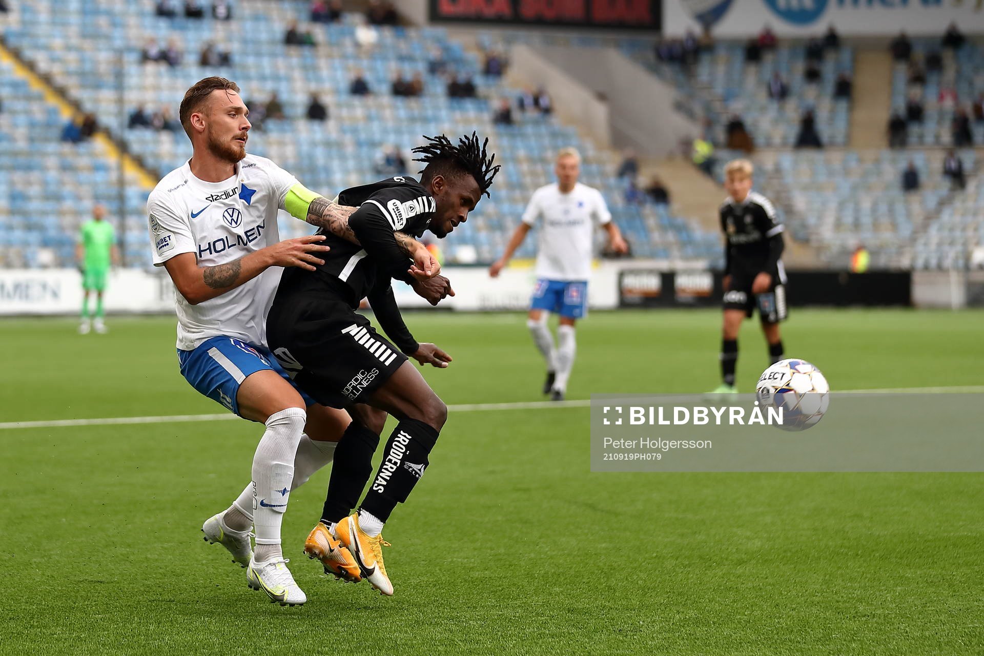IFK Norrköpings Linus Wahlqvist och Örebros Rickard Emeka