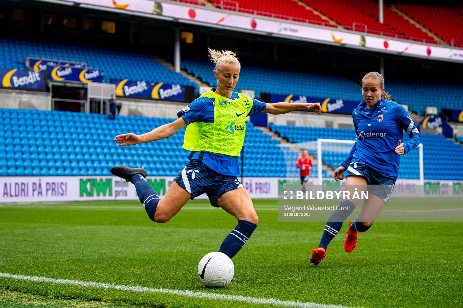 Anja Sønstevold and Guro Reiten of the Norwegian women's