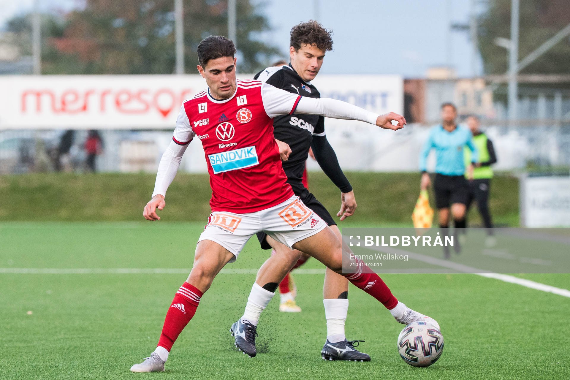 Sandvikens Ahmed Bonnah och Assyriskas Dmitry Zhuravlev