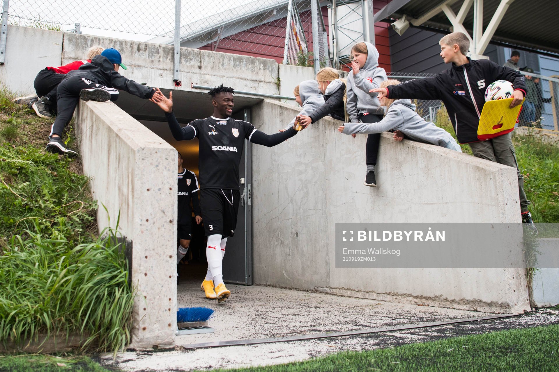 Assyriskas Mamadouba Diaby innan fotbollsmatchen i Ettan