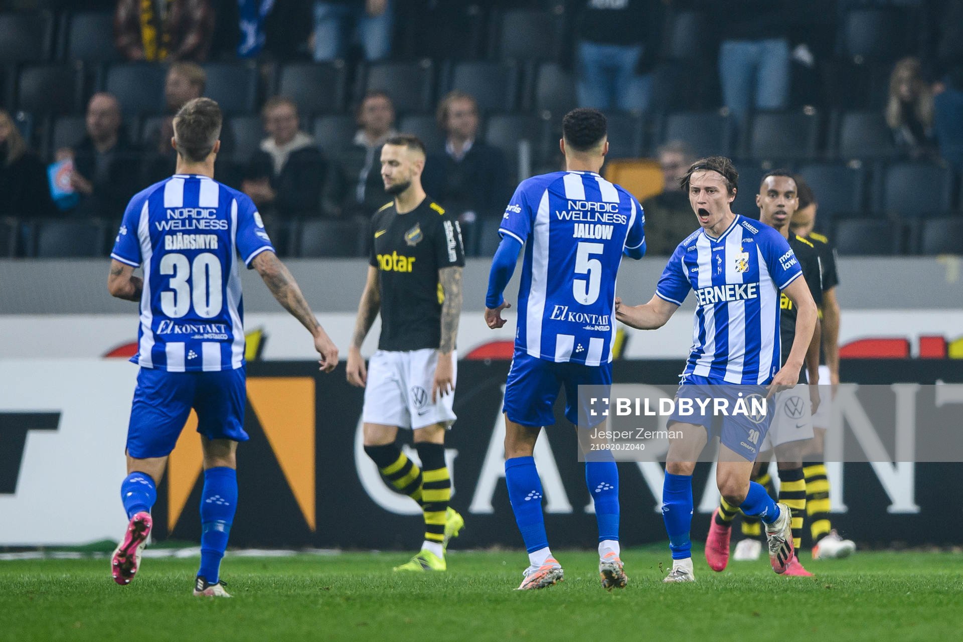 IFK Göteborgs Simon Thern (h) jublar