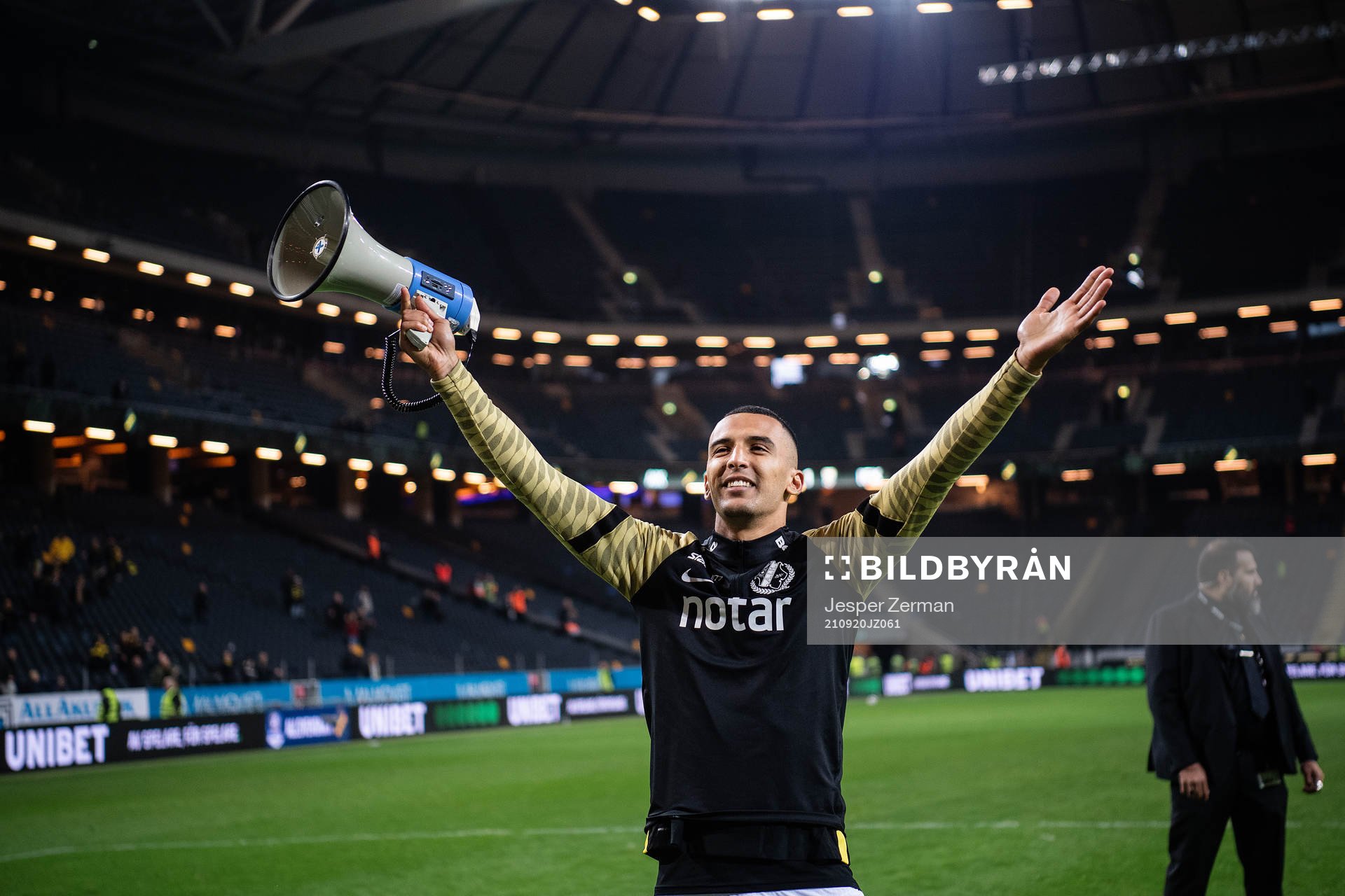 AIK:s Nabil Bahoui jublar efter fotbollsmatchen i Allsvenskan mellan AIK och IFK Göteborg den 20 september 2021 i Stockholm. 