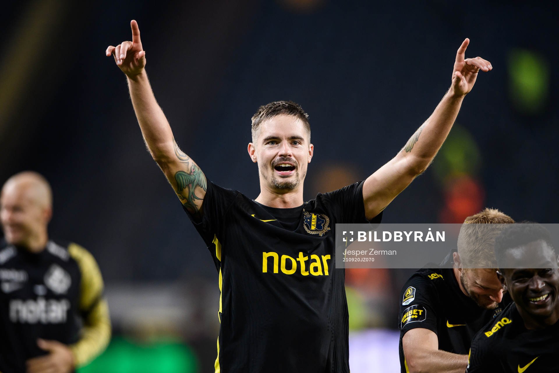 s Mikael Lustig jublar