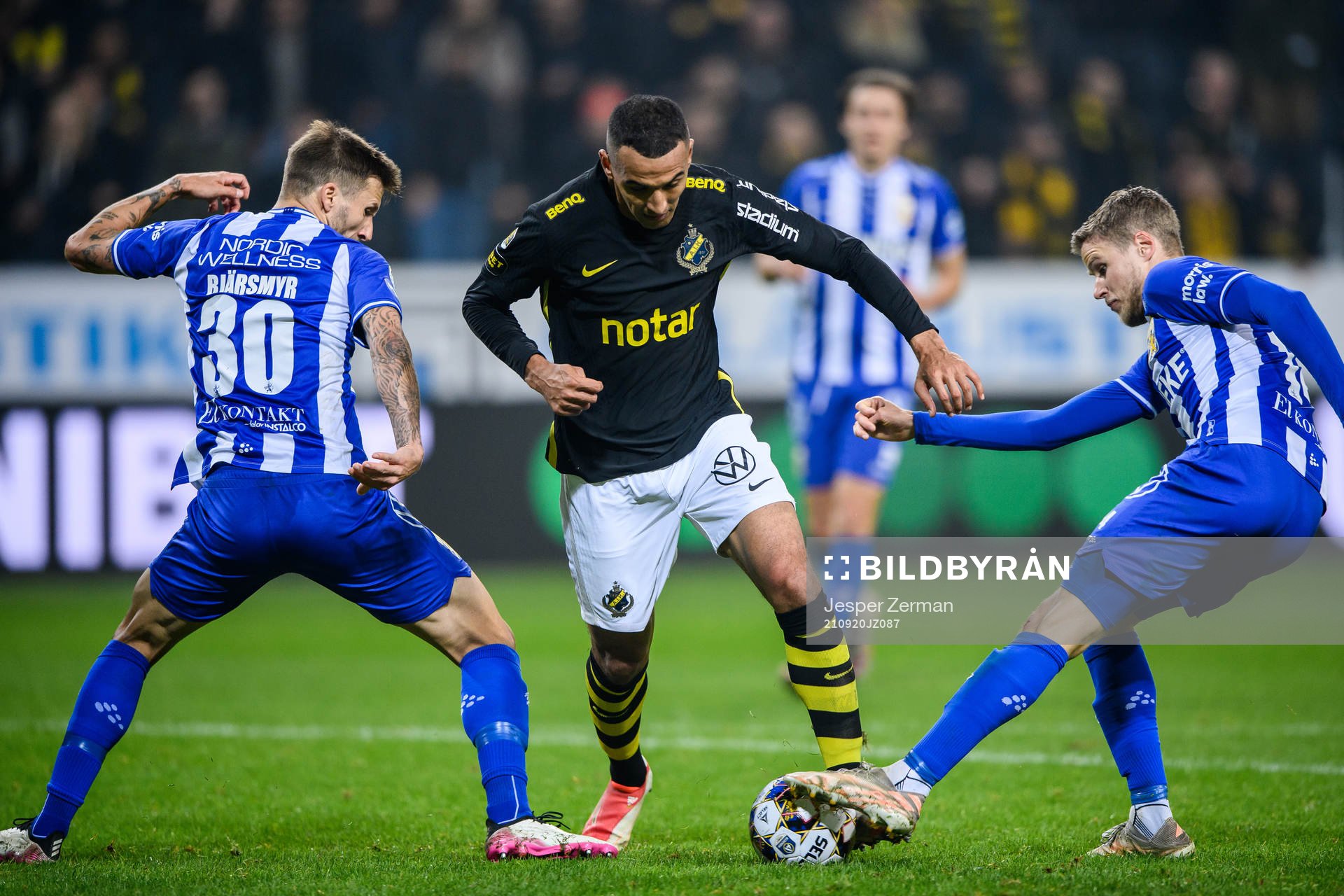 s Nabil Bahoui mot IFK Göteborgs Mattias Bjärsmyr och