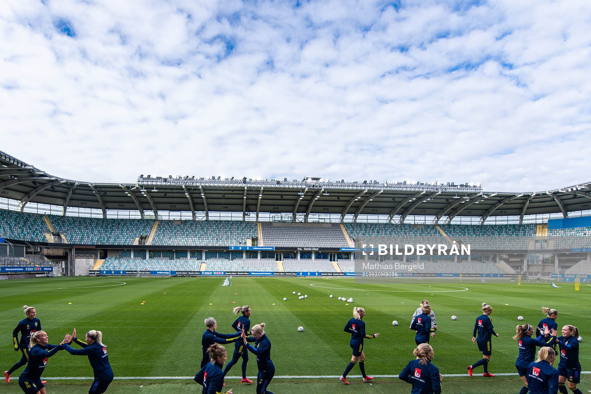 Players warm up