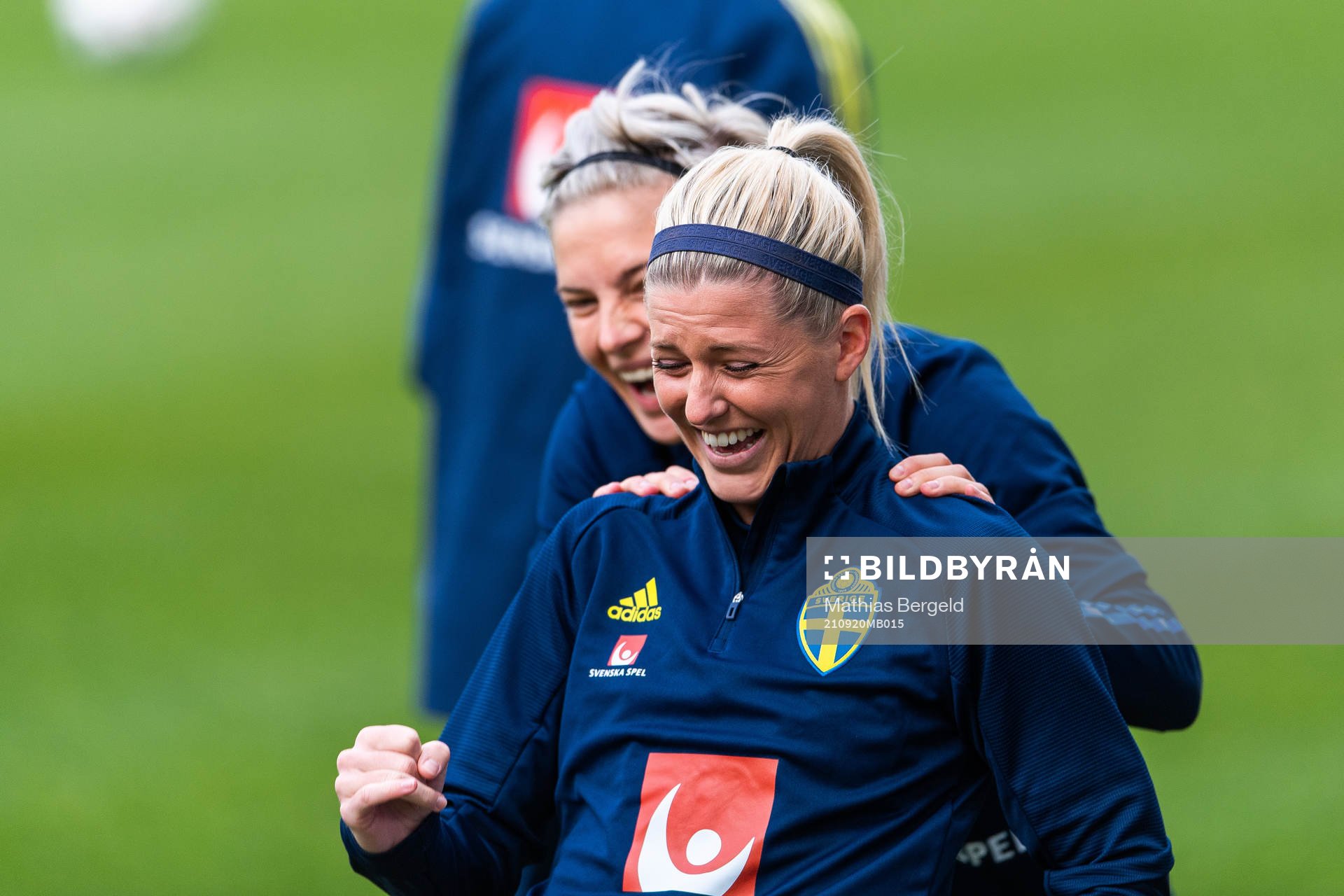 Lina Hurtig and Olivia Schough