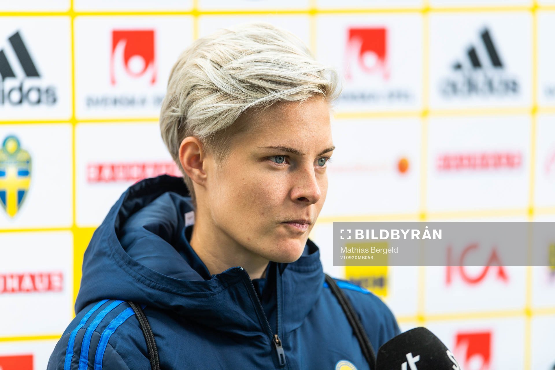 Lina Hurtig is interviewed