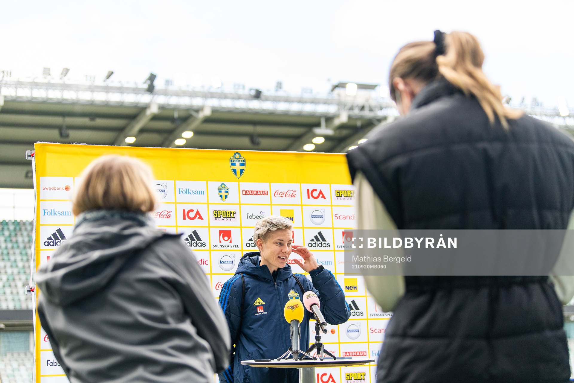 Lina Hurtig is interviewed