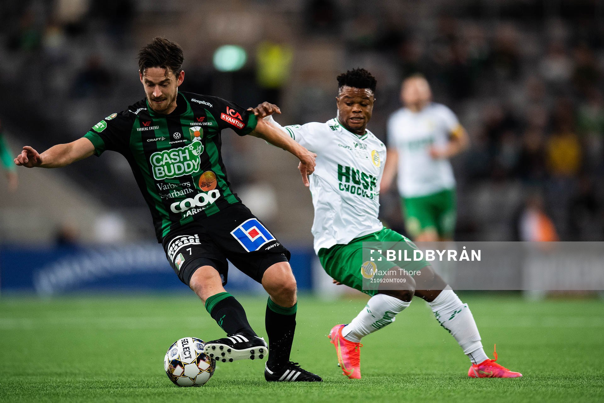 Varbergs Robin Tranberg och Hammarbys Akinkunmi Amoo