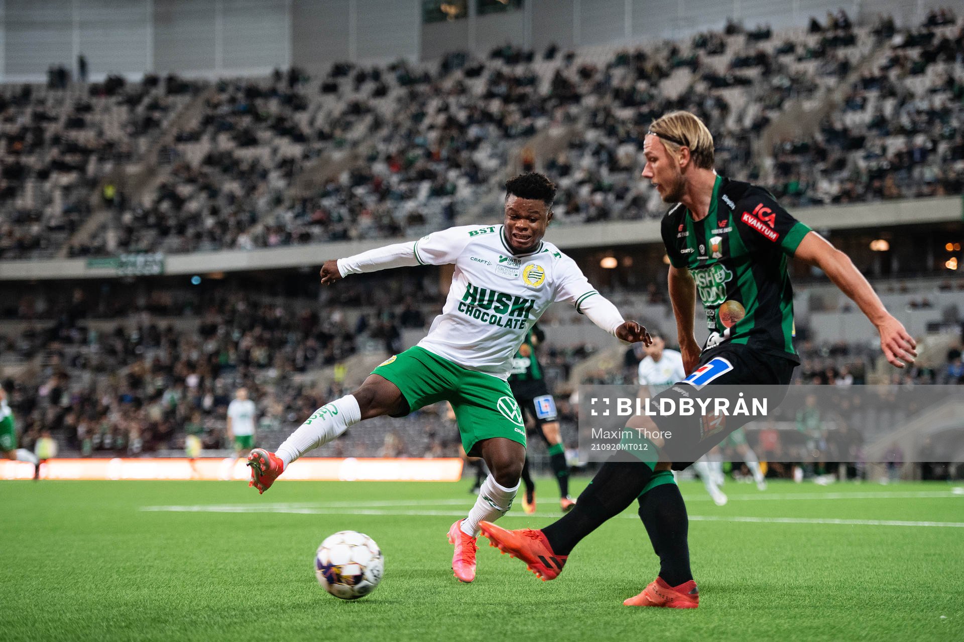 Hammarbys Akinkunmi Amoo och Varbergs Hampus Zachrisson