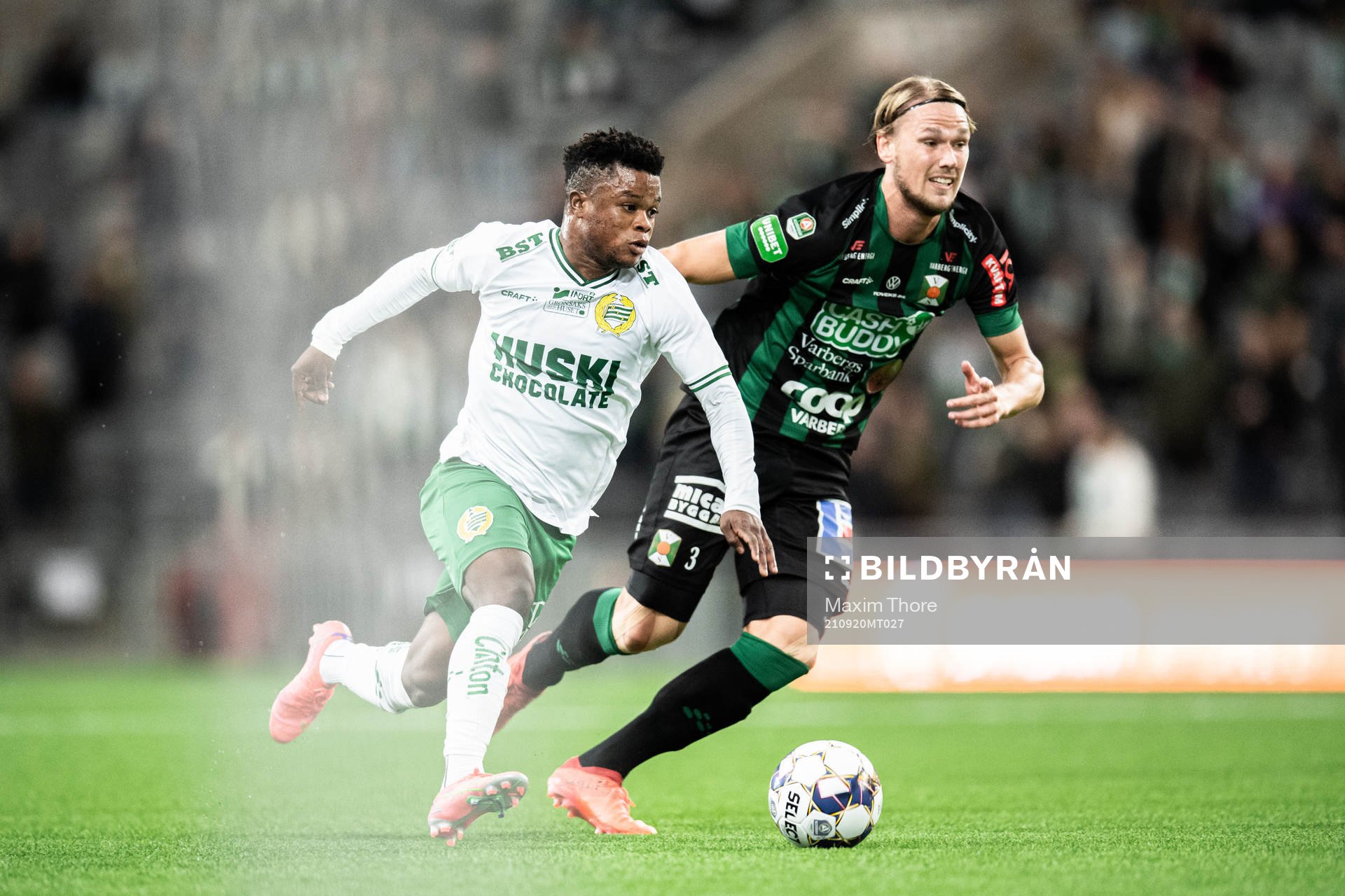 Hammarbys Akinkunmi Amoo och Varbergs Hampus Zachrisson