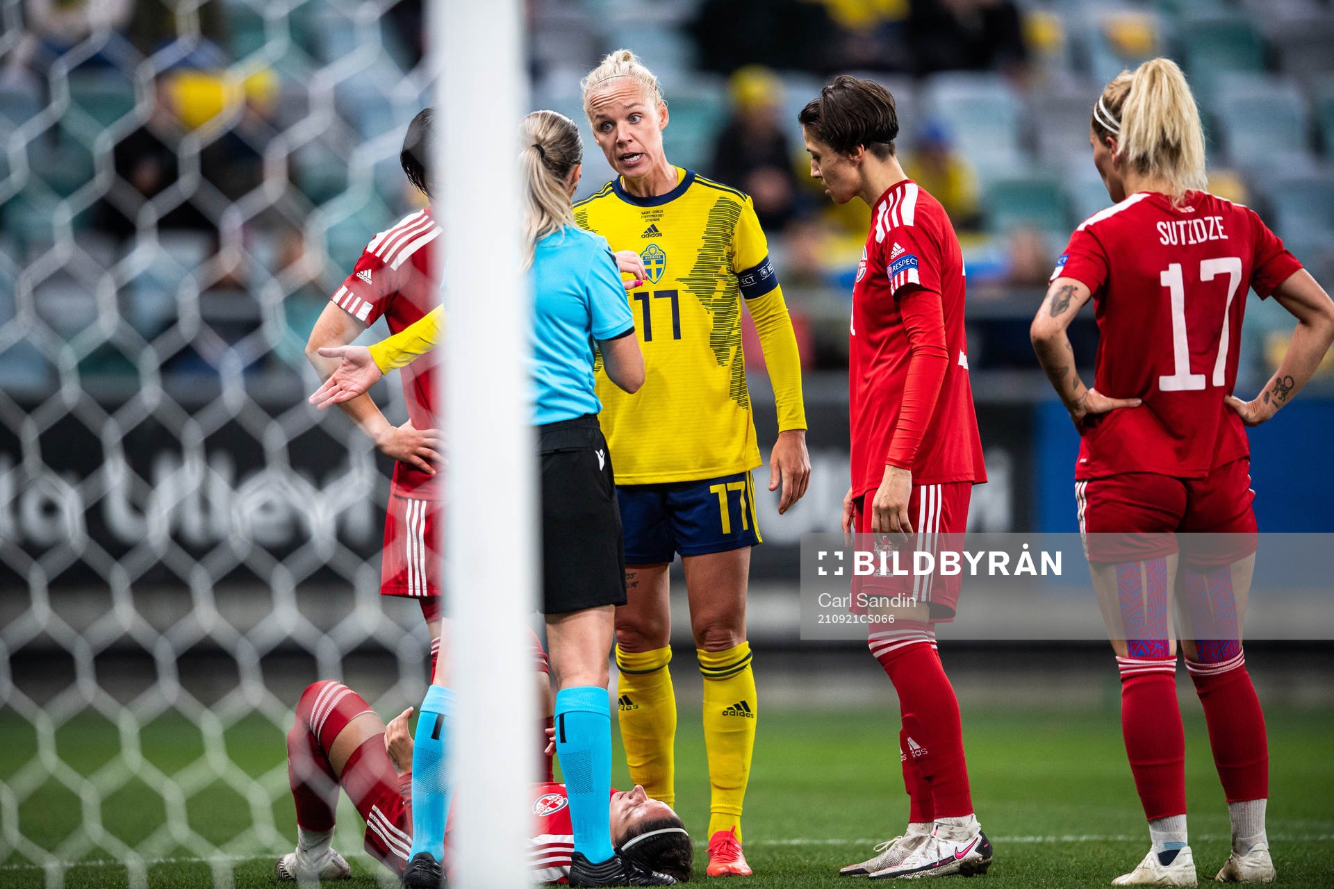 Caroline Seger of Sweden in a conversation with referee