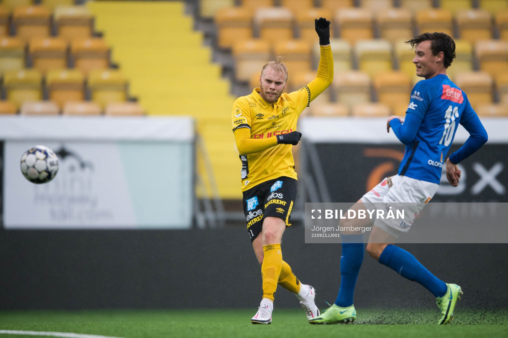 Elfsborgs Sveinn Aron Gudjohnsen skjuter 1-0