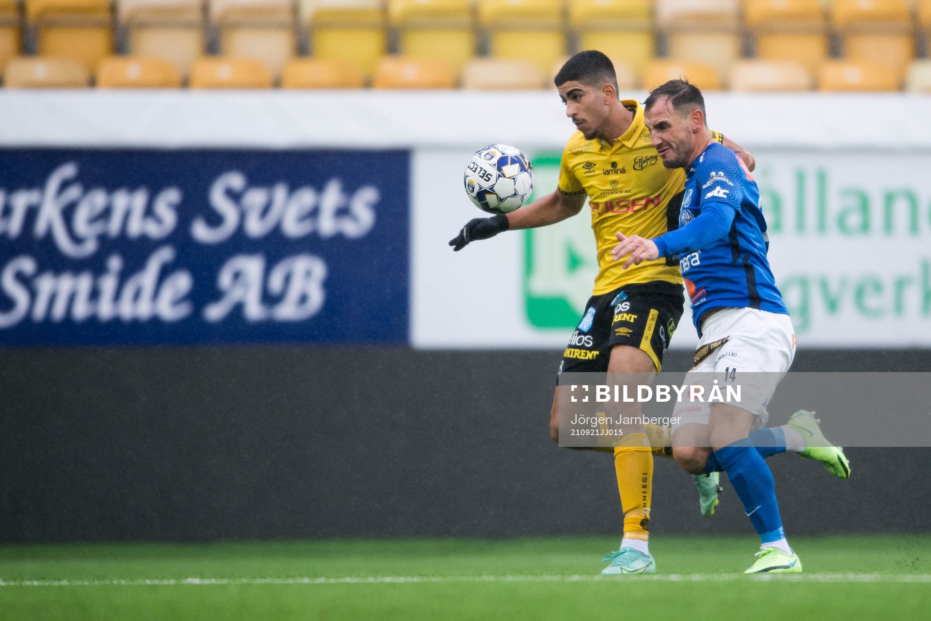 Elfsborgs Ahmed Qasem och Norrbys Nikola Tkalcic