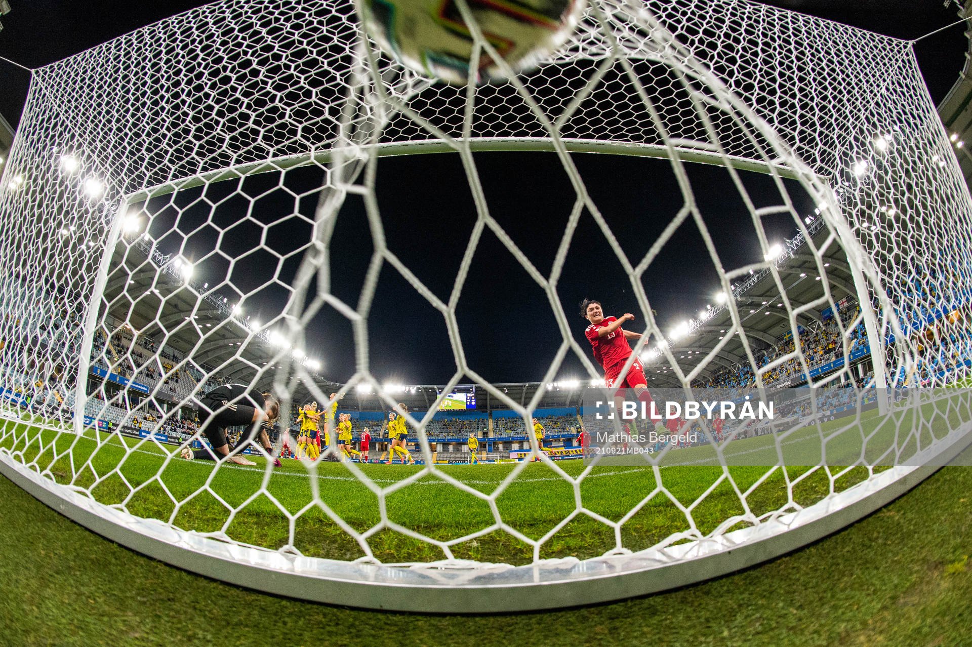 Caroline Seger of Sweden celebrates with team mates