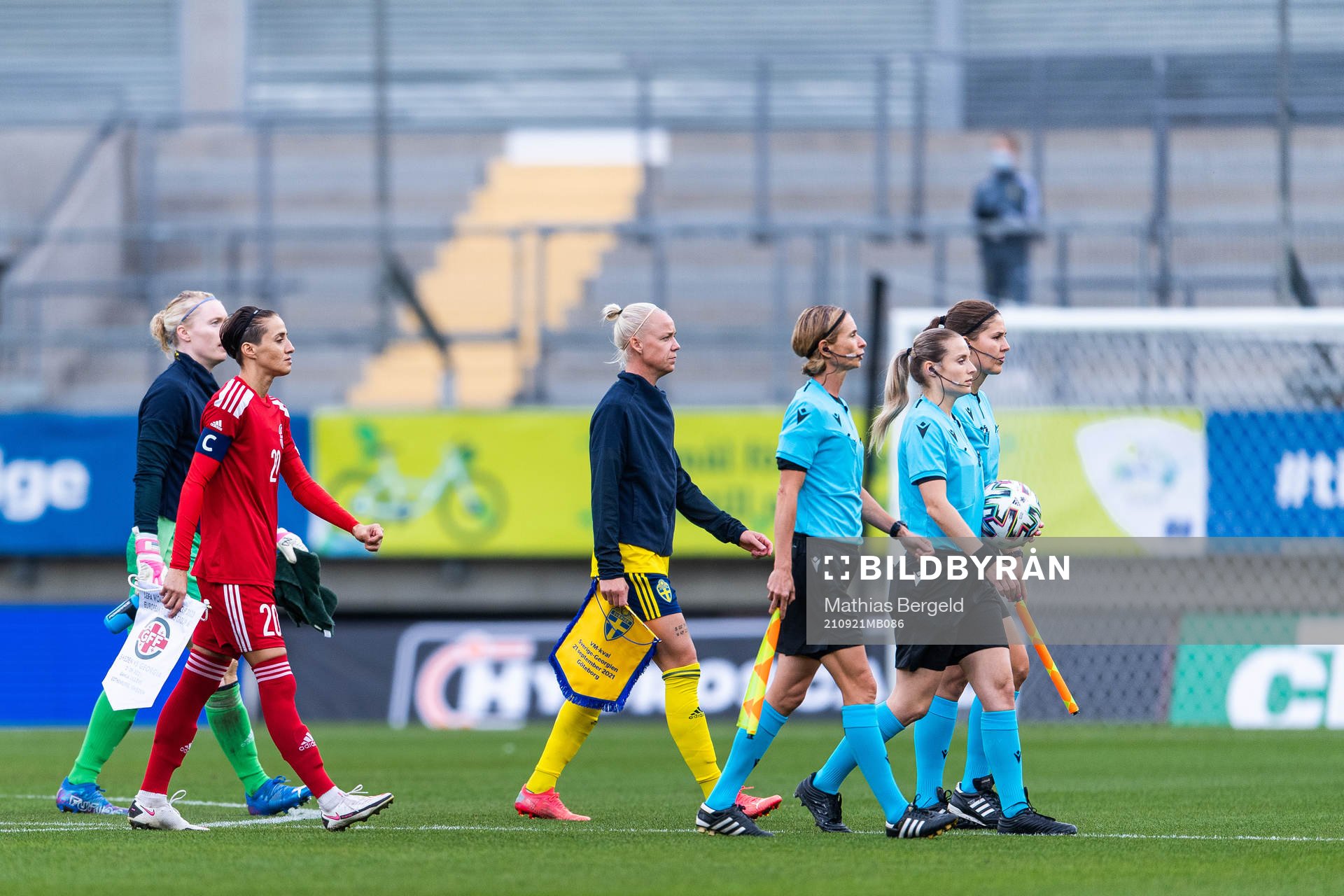 Khatia Tchkonia of Georgia and Caroline Seger of Sweden