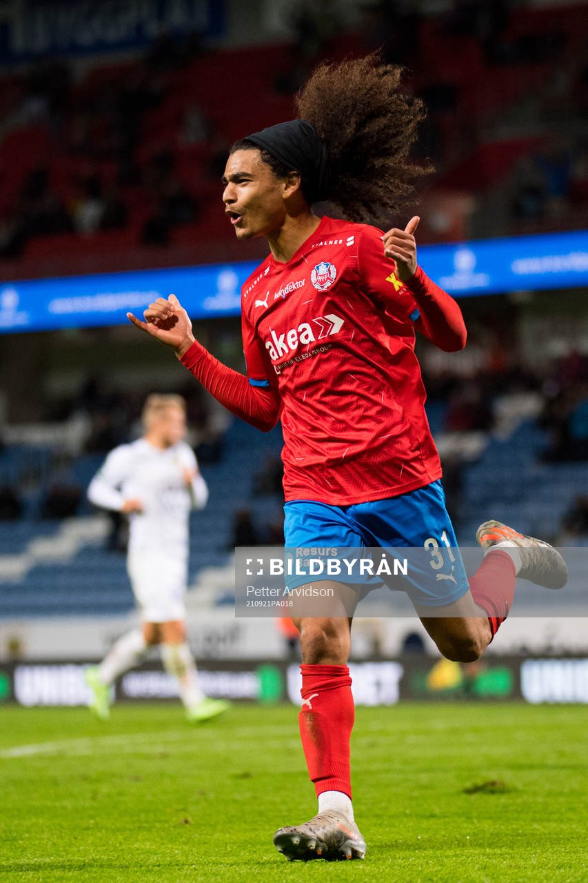 Helsingborgs Adam Kaied jublar efter sitt 3-0 mål under fotbollsmatchen i Superettan mellan Helsingborg och Jönköpings Södra den 21 september 2021 i Helsingborg. 