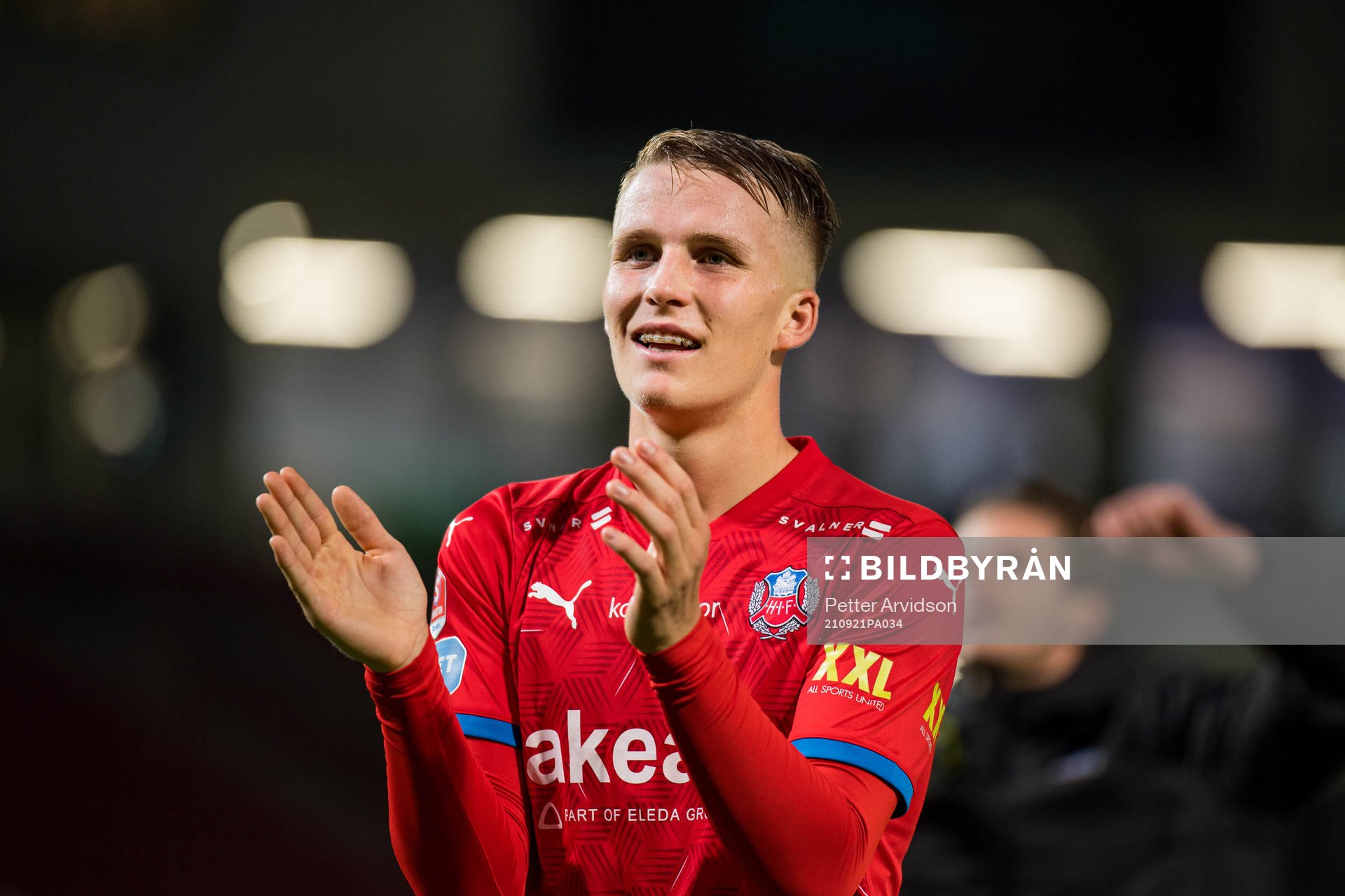 Helsingborgs Casper Widell jublar efter fotbollsmatchen i Superettan mellan Helsingborg och Jönköpings Södra den 21 september 2021 i Helsingborg. 