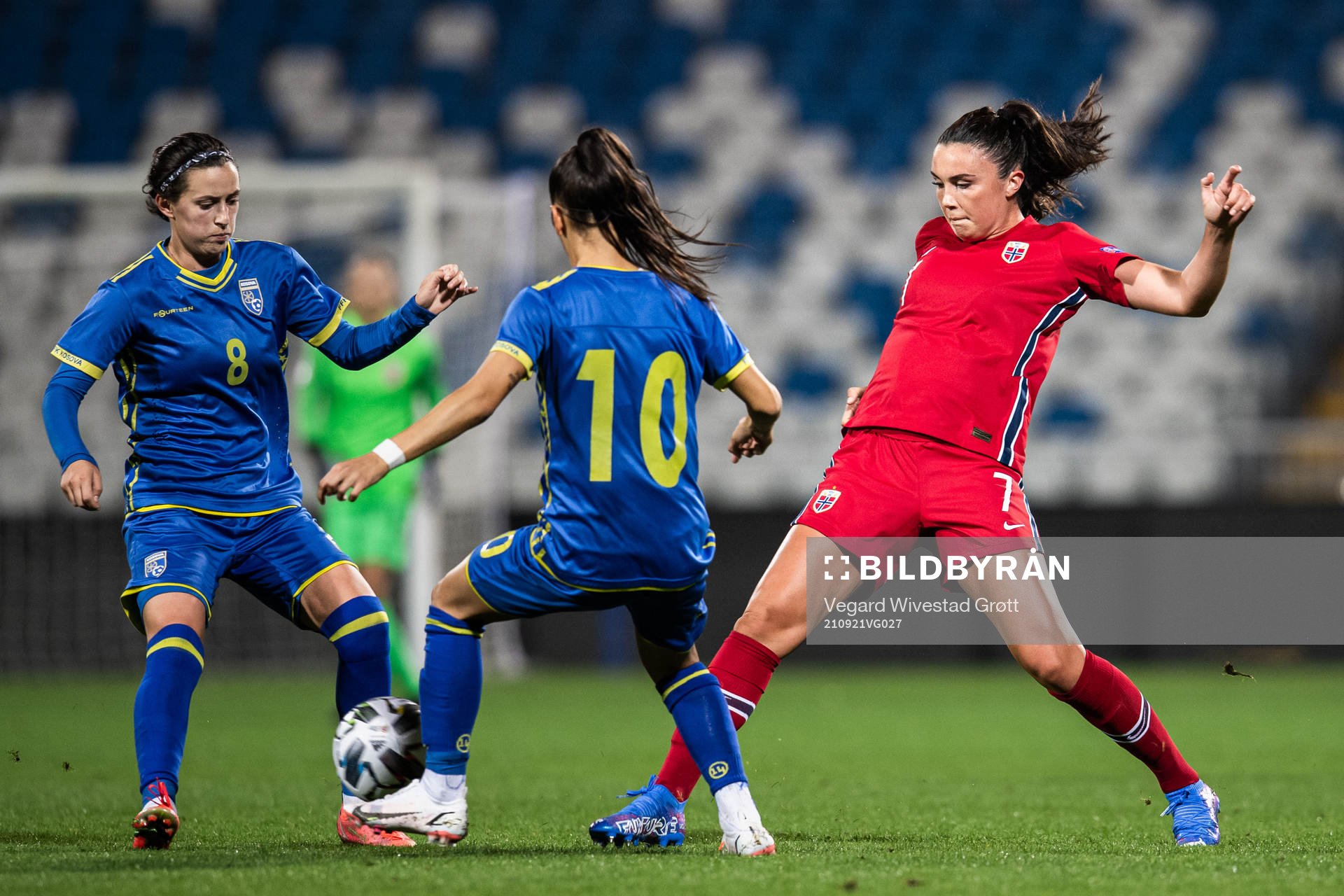 Donjeta Halilaj and Valentina Limani of Kosovo against