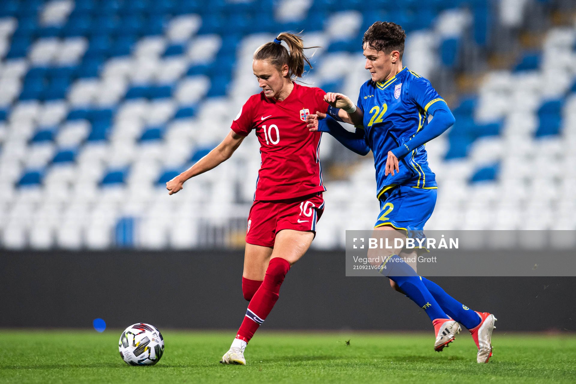 Caroline Graham Hansen of Norway and Fatlinda Ramaj of