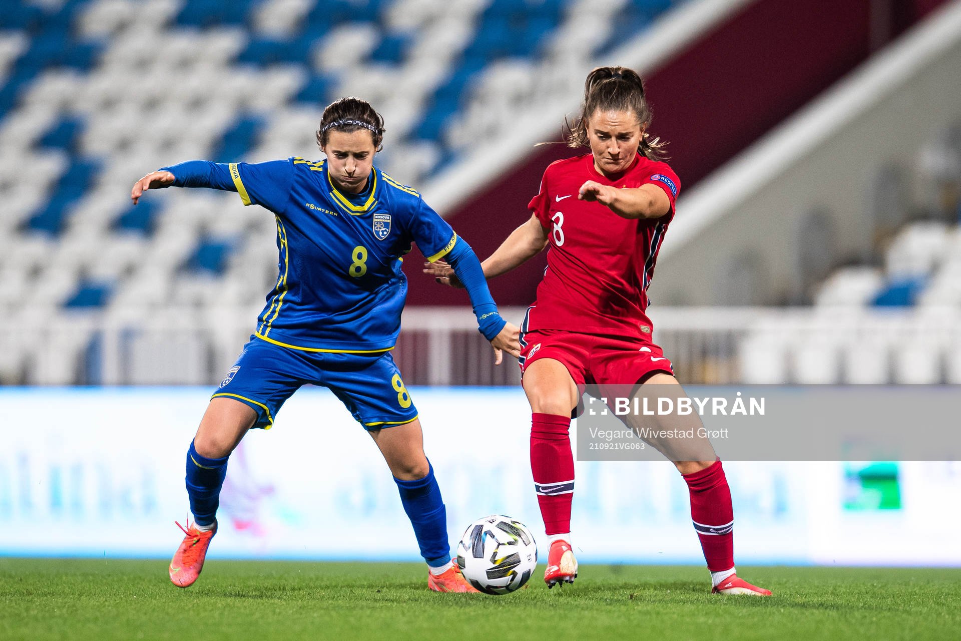Donjeta Halilaj of Kosovo and Vilde Bøe Risa of Norway