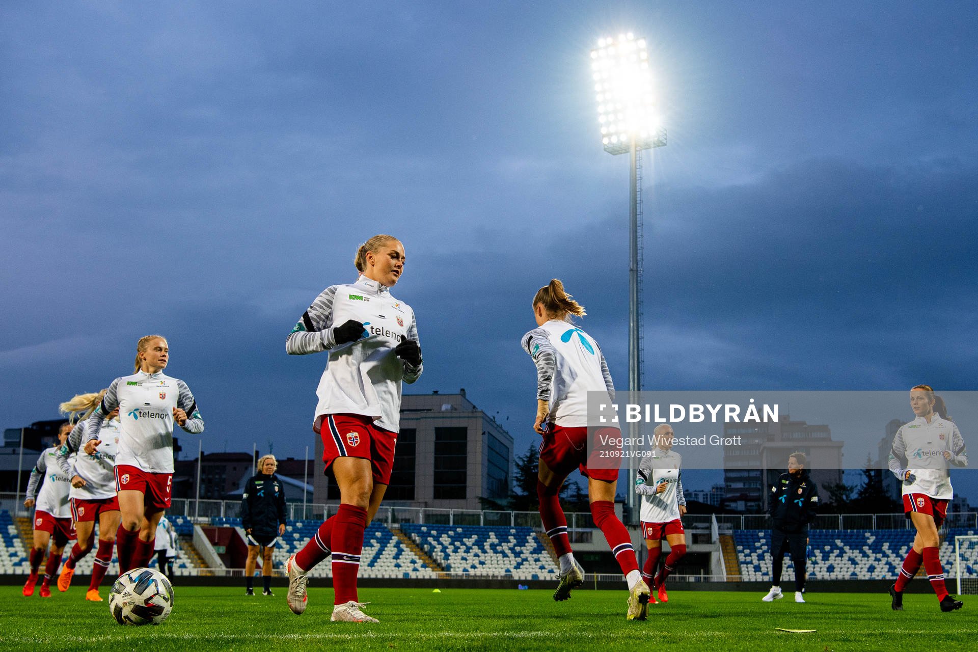 Lisa-Marie Karlseng Utland of Norway warms up