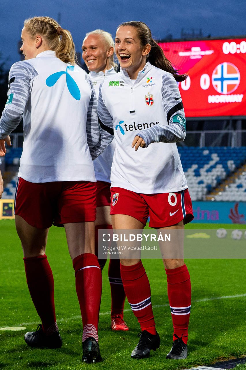Tuva Hansen of Norway warms up