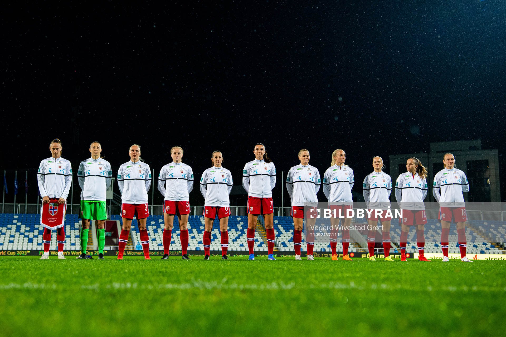 Caroline Graham Hansen, goalkeeper Cecilie Fiskerstrand,