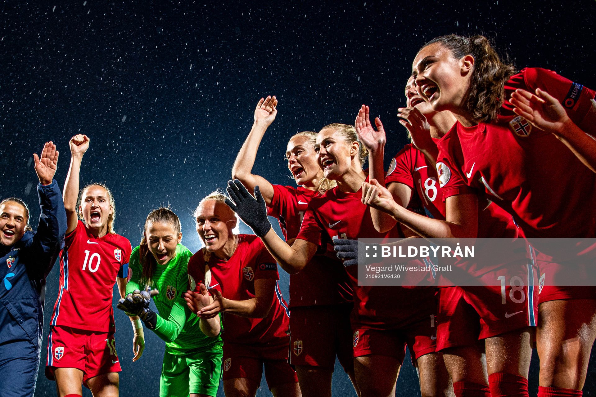 Caroline Graham Hansen, goalkeeper Cecilie Fiskerstrand,